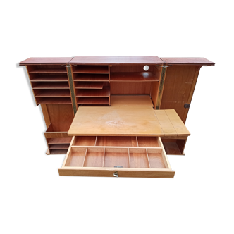 Bureau pliant dit "Magic box" des designers Mummenthaler & Meier, Suisse