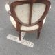 Paire de fauteuils medaillon