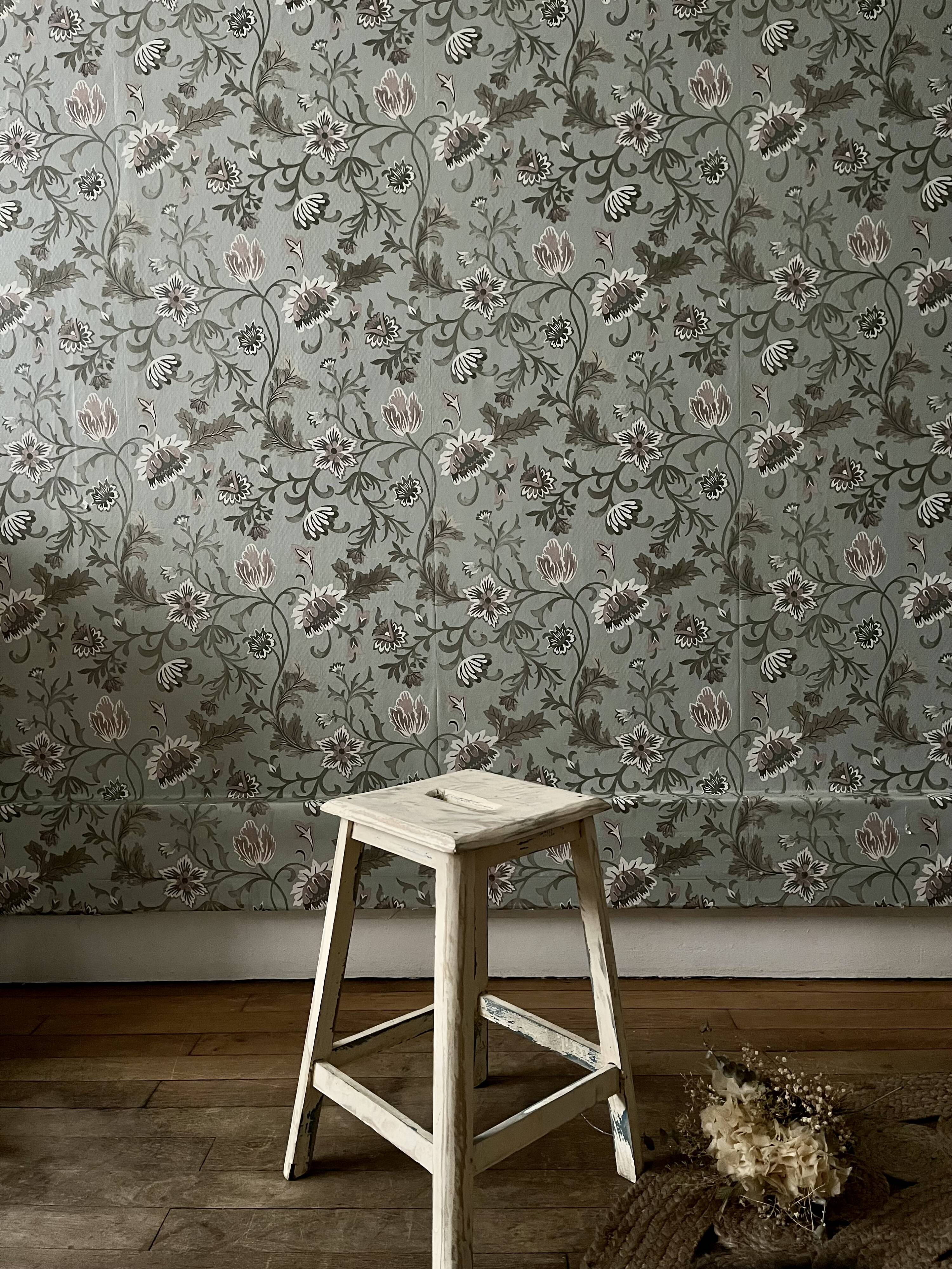 Weathered workshop stool (renovated)