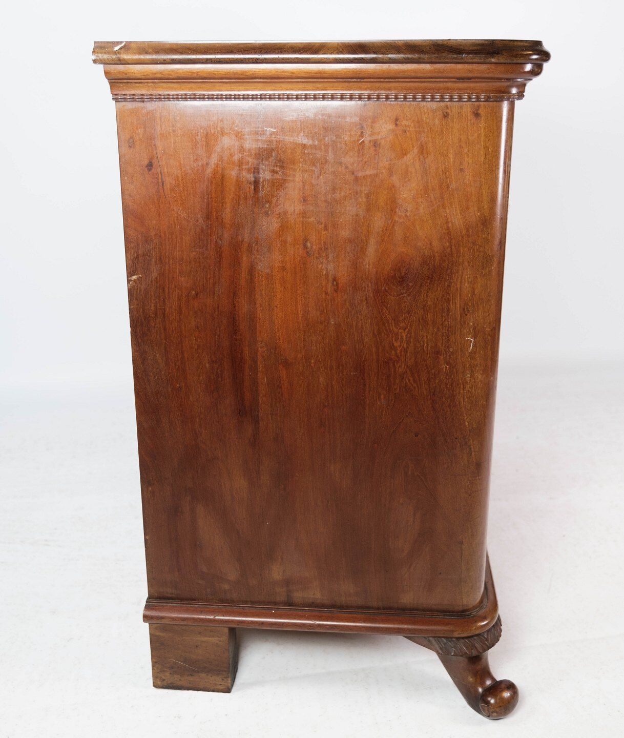 Mahogany standing cabinet