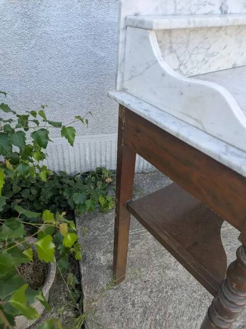 Dresser, vanity table