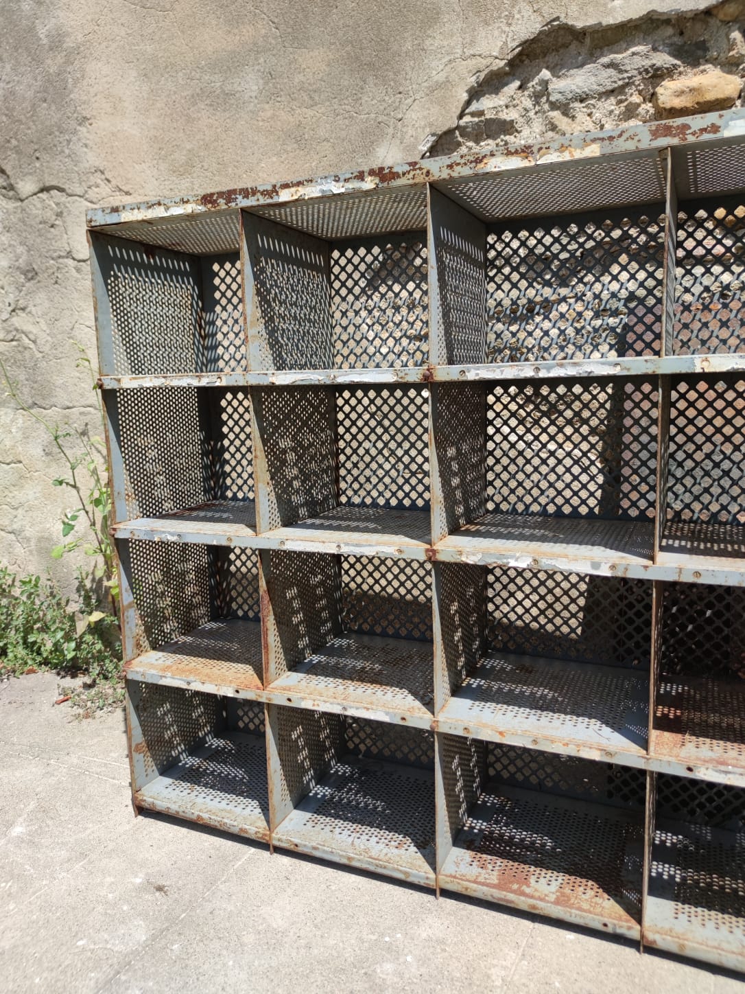 Postal sorting lockers