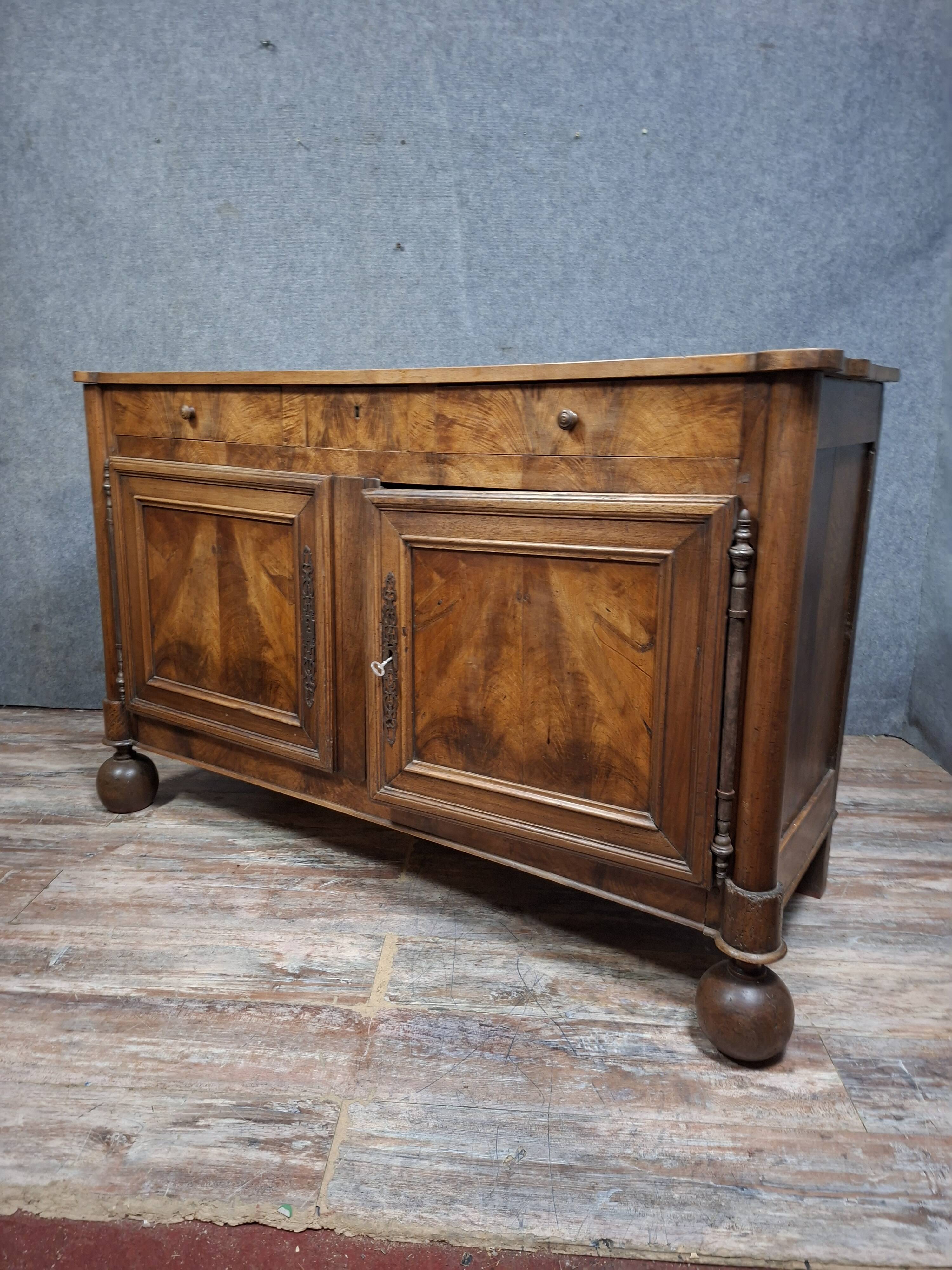 Louis-Philippe period sideboard in walnut, 19th century.