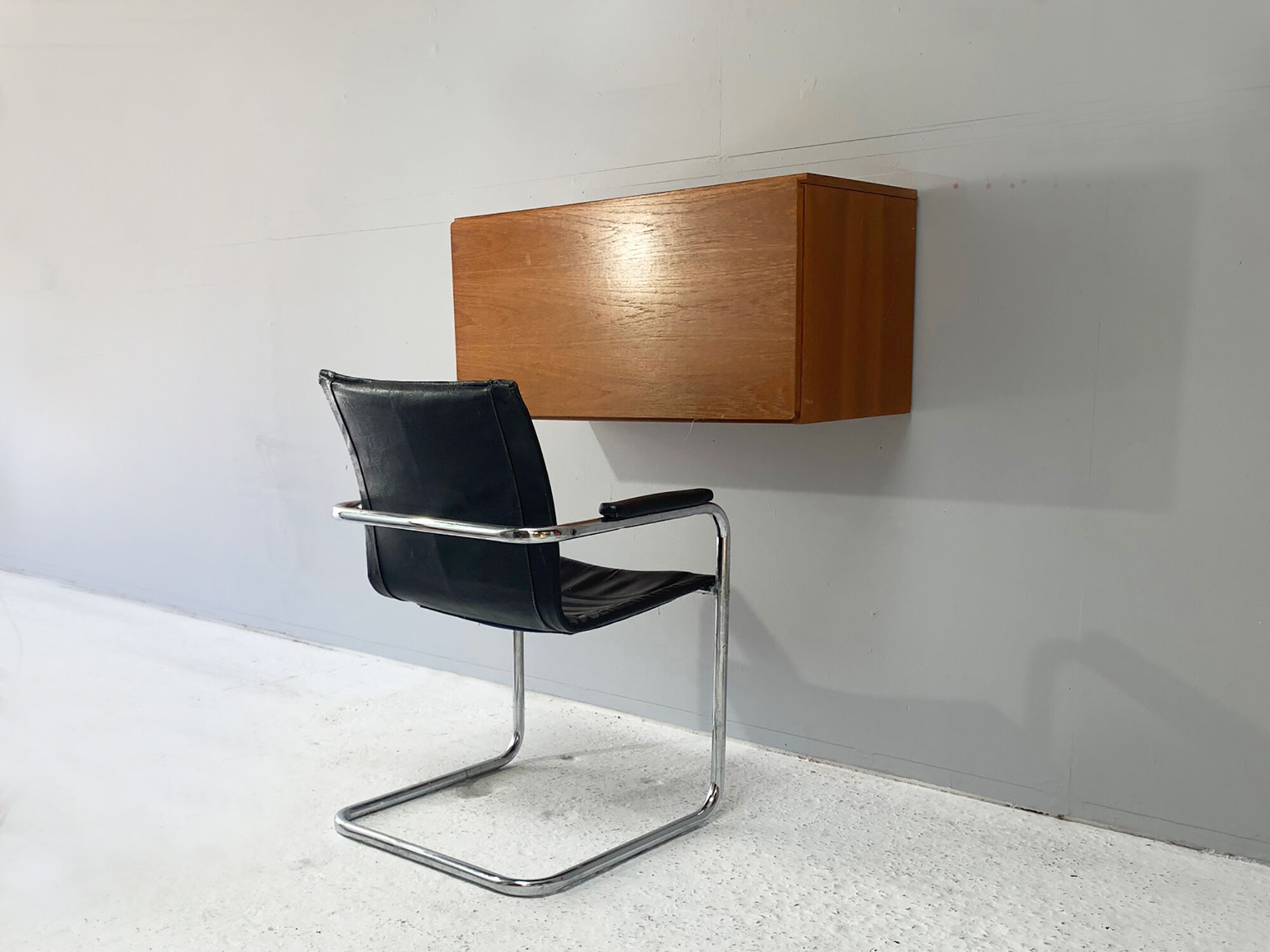 1970’s mid century Beaver & Tapley 33 floating desk/storage cabinet