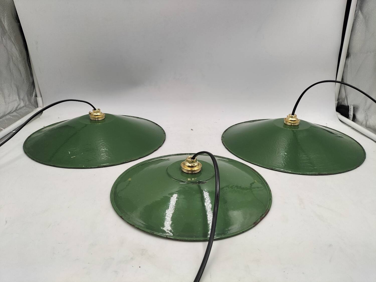 Enamelled sheet metal suspensions