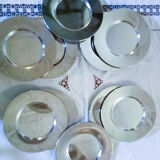 Solid tin plates (presentation) under plates