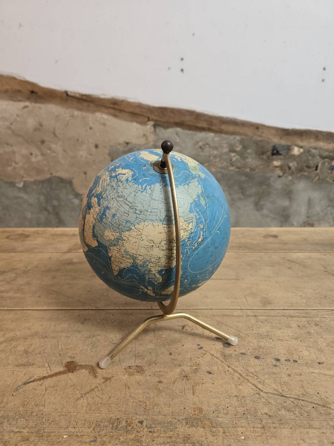 Tripod world map globe