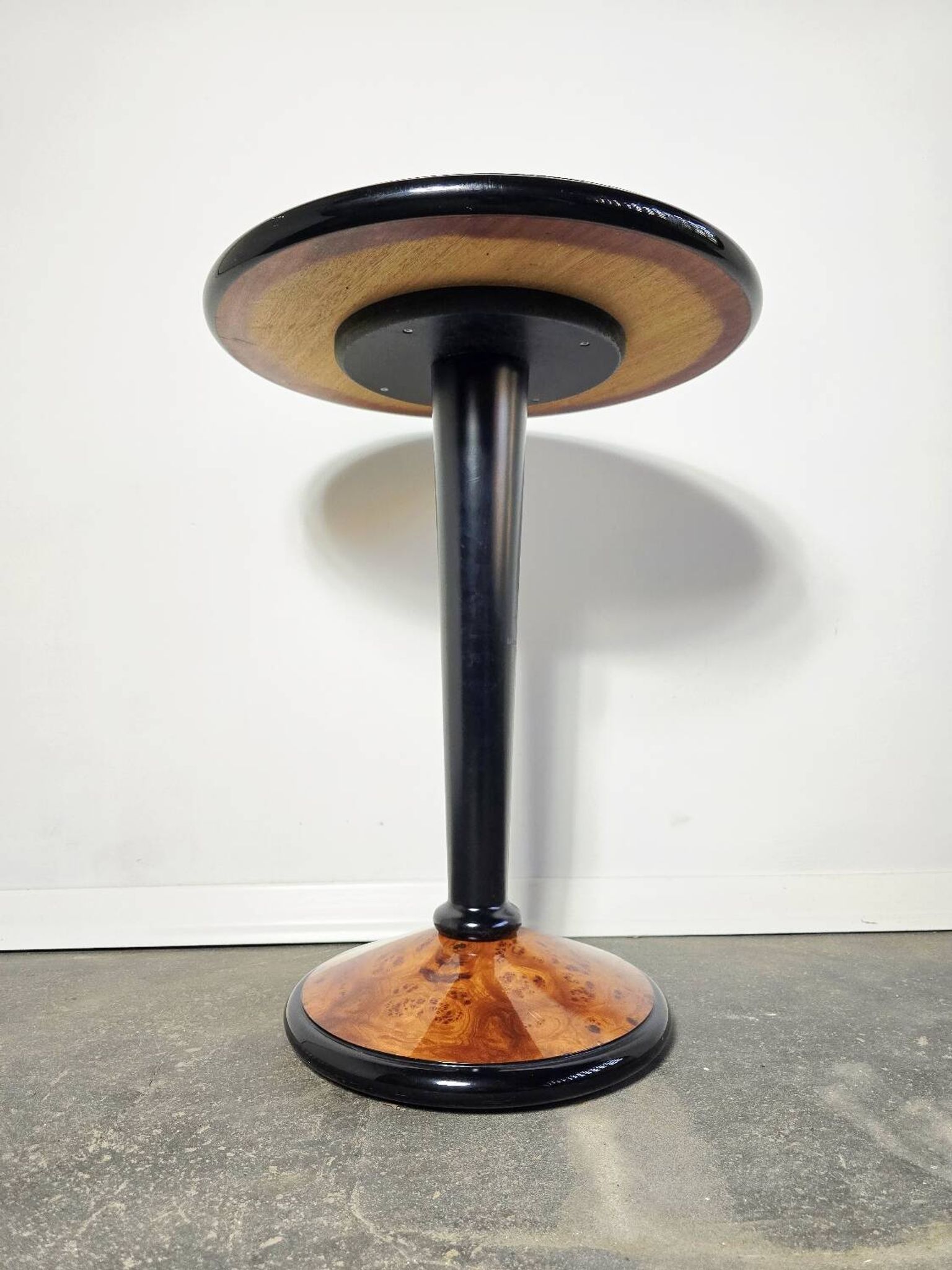 Side table in walnut and ebony wood in Art Deco style