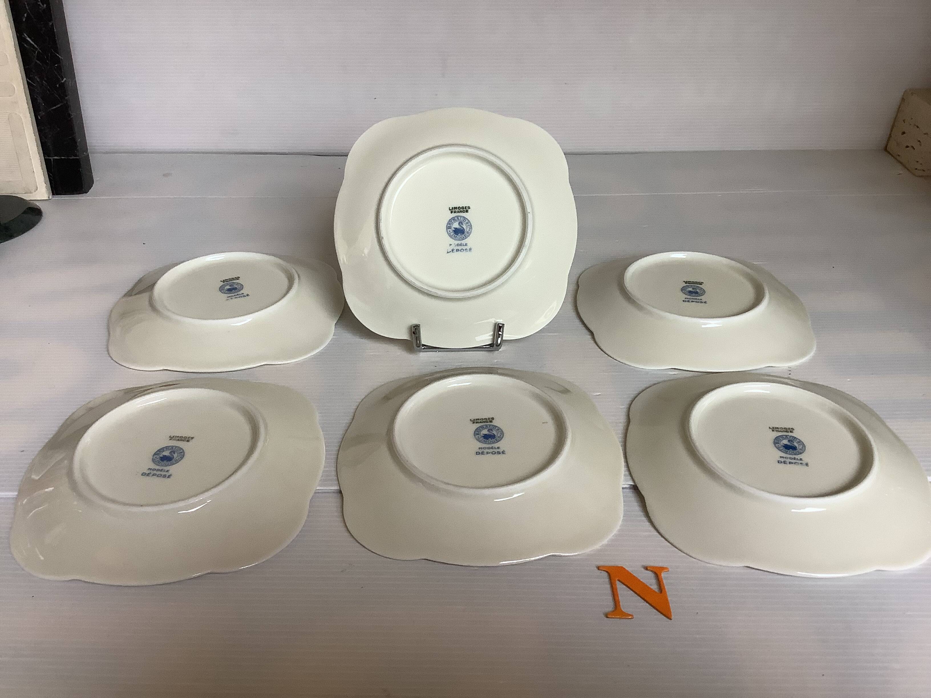 Six petites assiettes à fleurs Raynaud Limoges