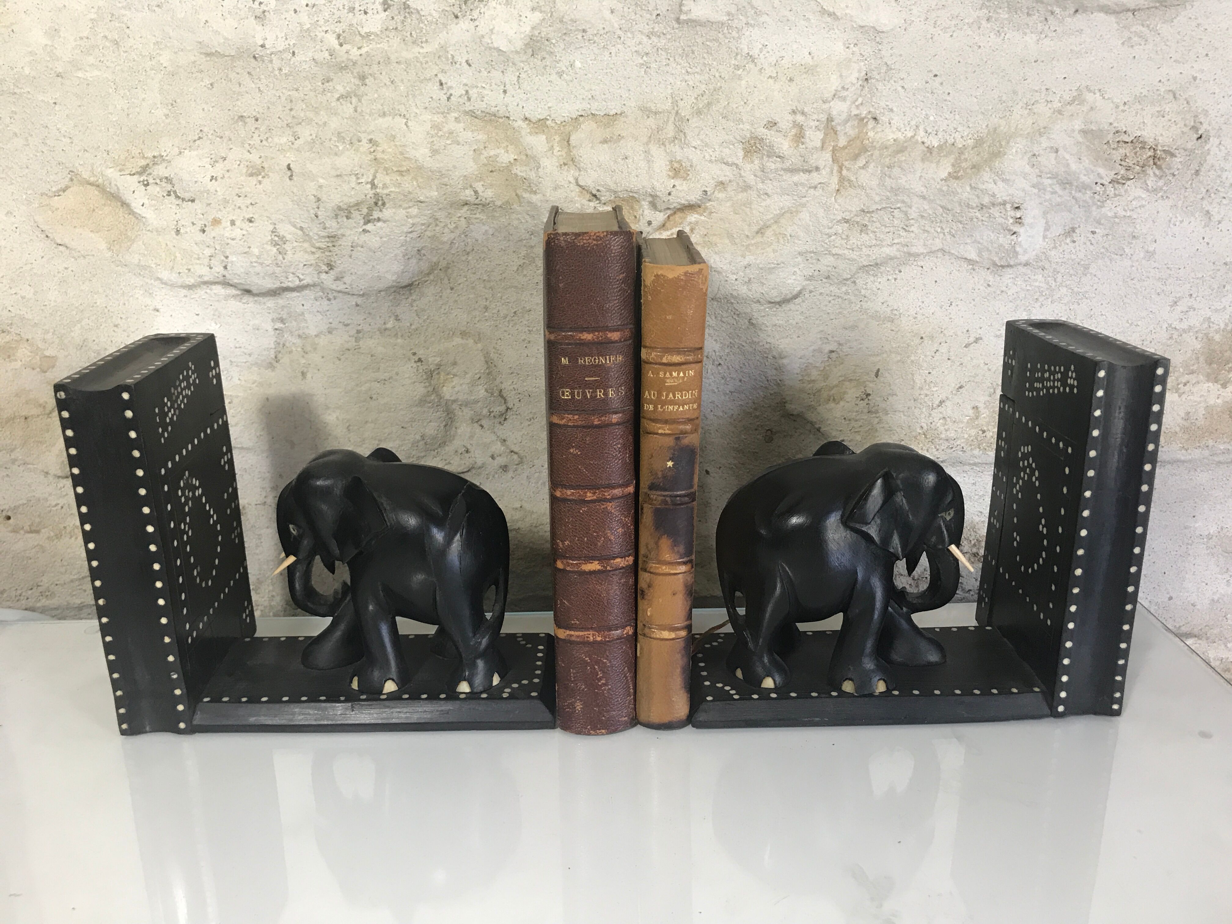 Serre-Livres éléphants en bois noirci vers 1930