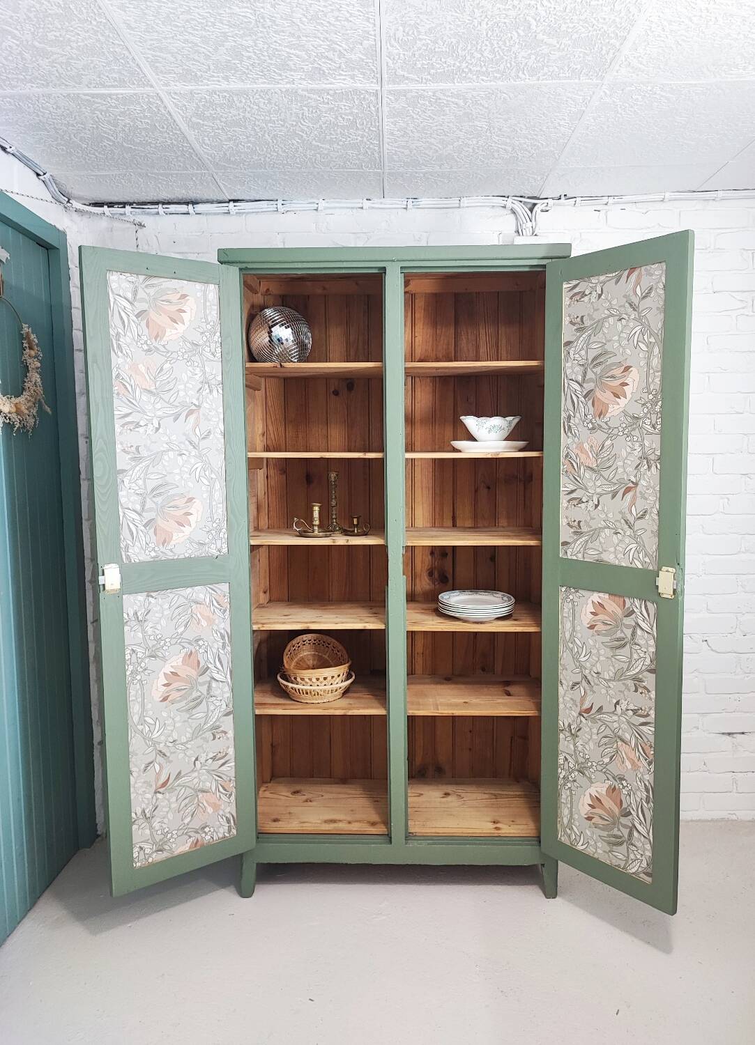 Parisian khaki wardrobe