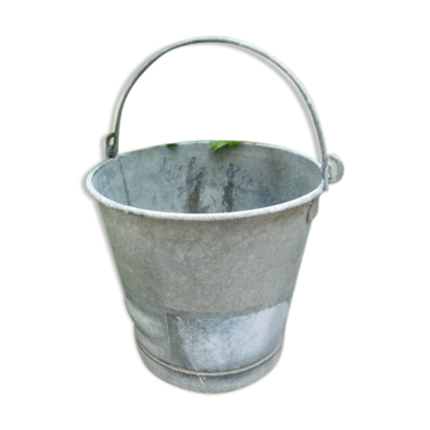 Old bucket in zinc capacity 15 liters
