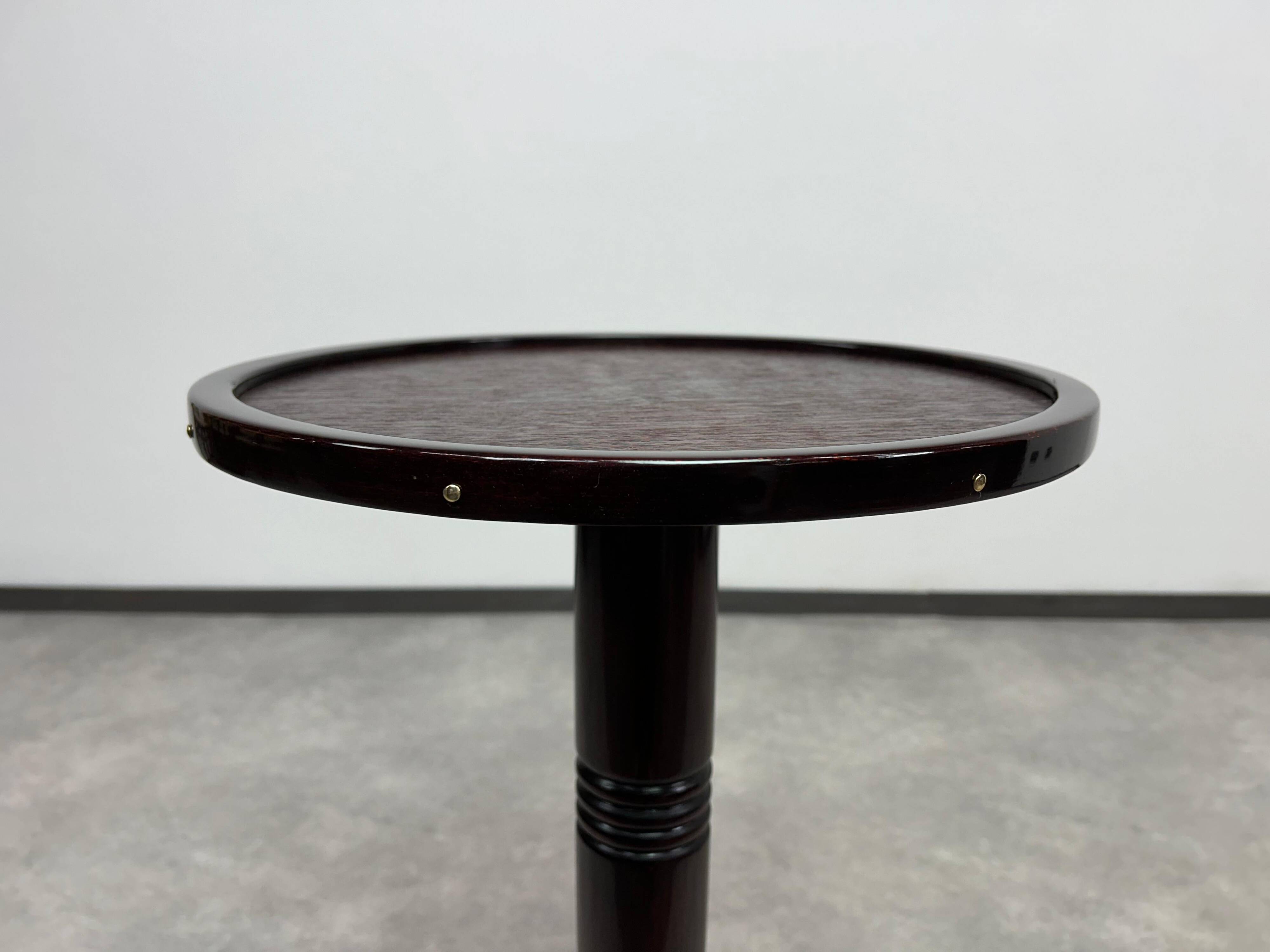 Round side table by Thonet