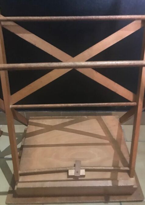 Foldable children's desk