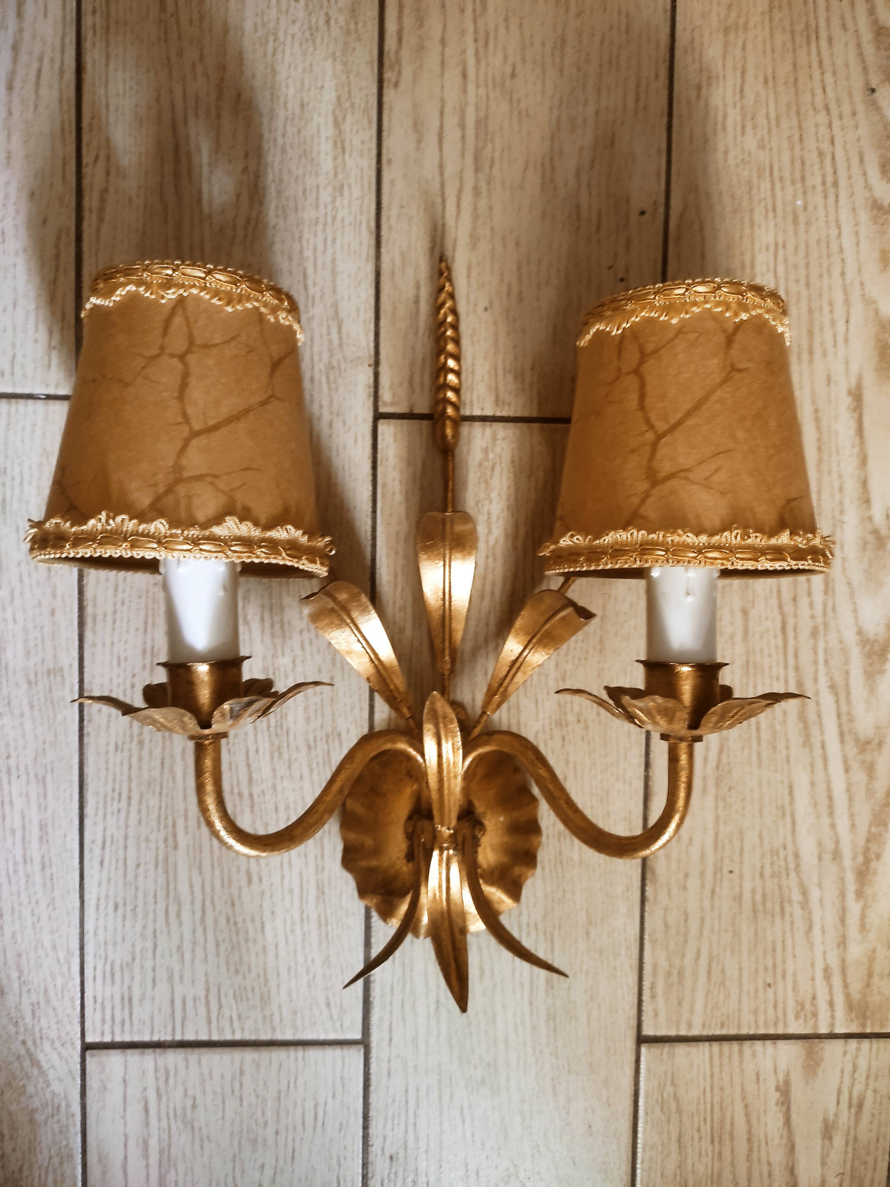 Double wall lamp in golden metal ears of wheat