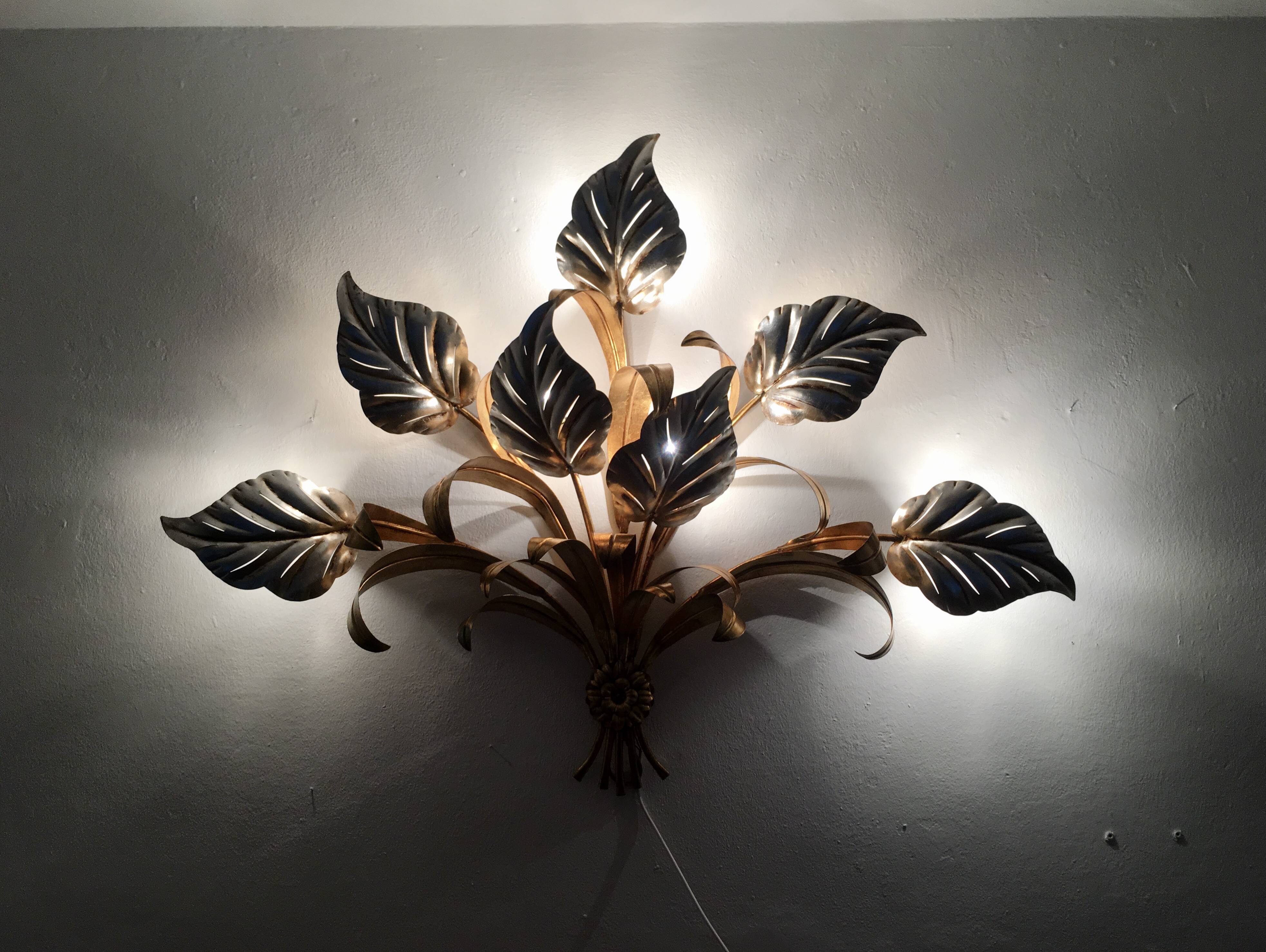 Grande applique murale de style Hollywood Regency par Hans Kögl