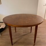 Round dining table