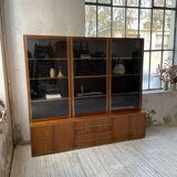 Mahey bookcase in elm and XXL brass