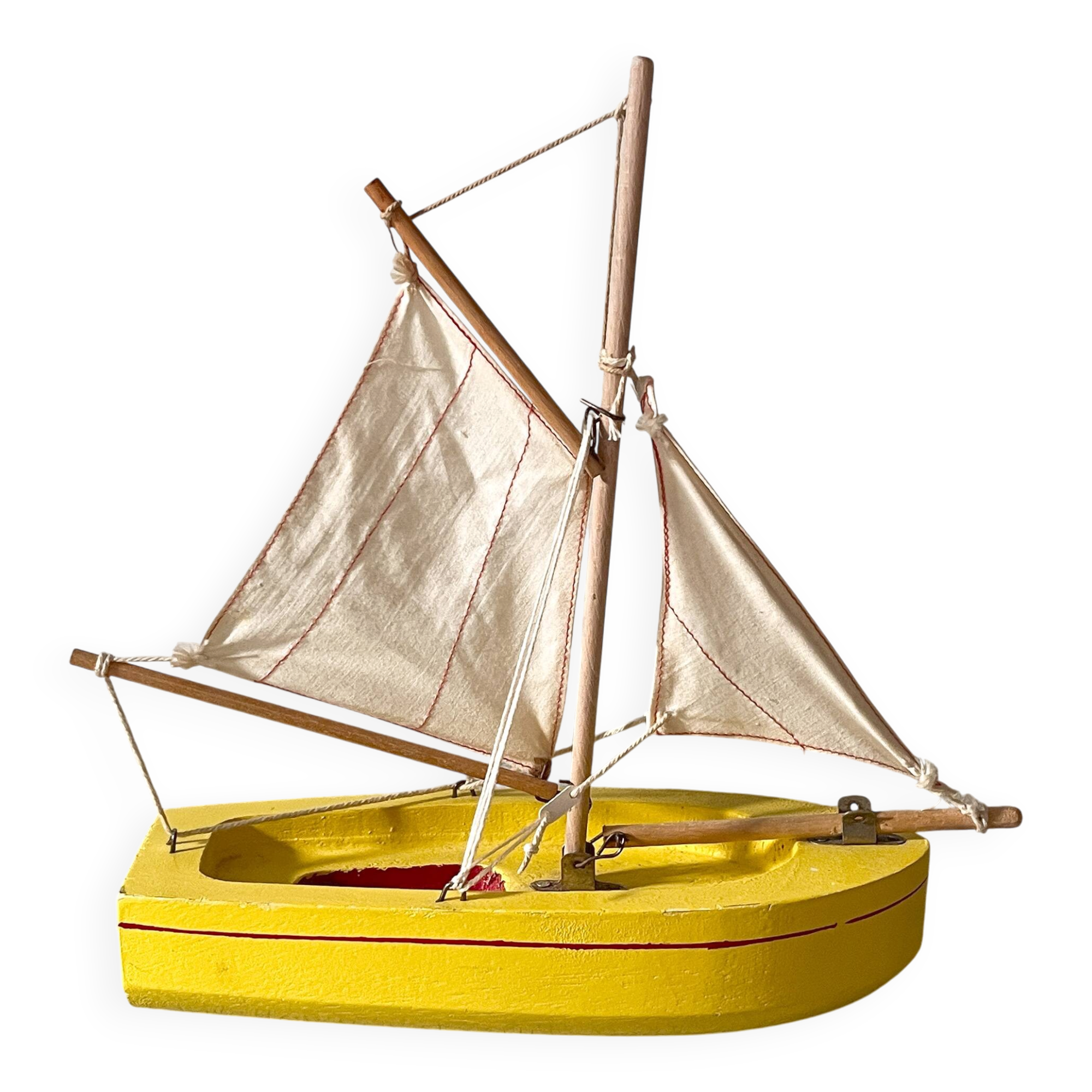 Wooden pond yacht from the English brand Star'Yacht Birkenhead.