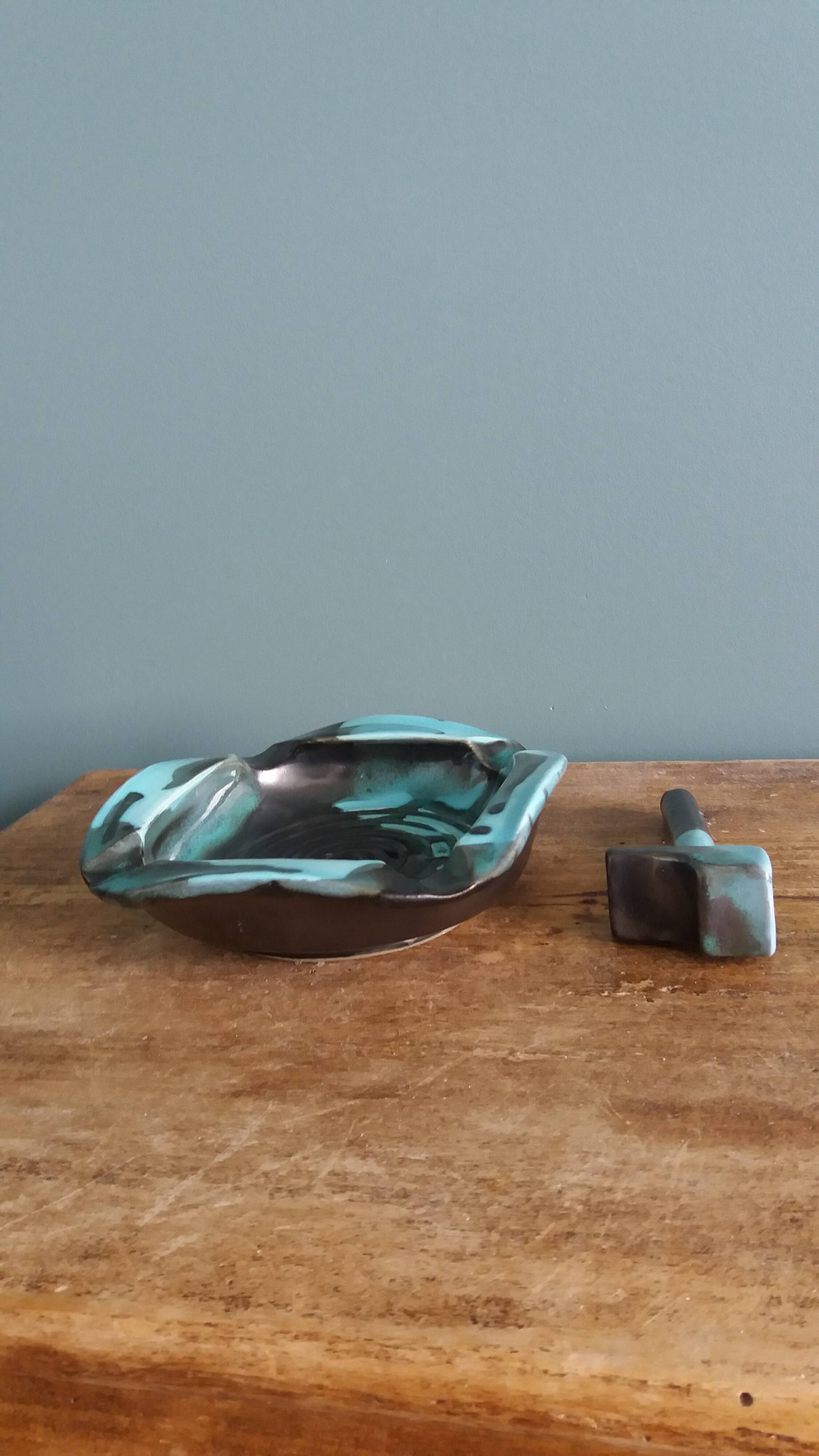 Ashtray signed by André Chaudemanche at Mezeray in Malicorne clay.