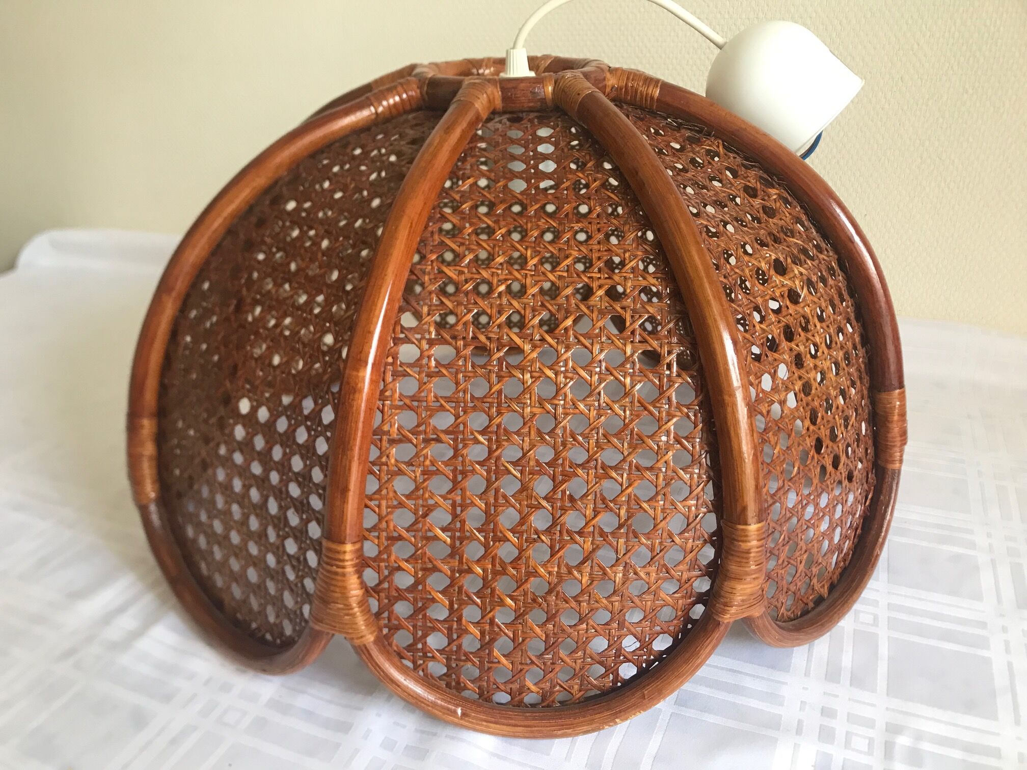 Suspension fleur rotin