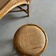 Coiffeuse vintage en rotin et ses accessoires