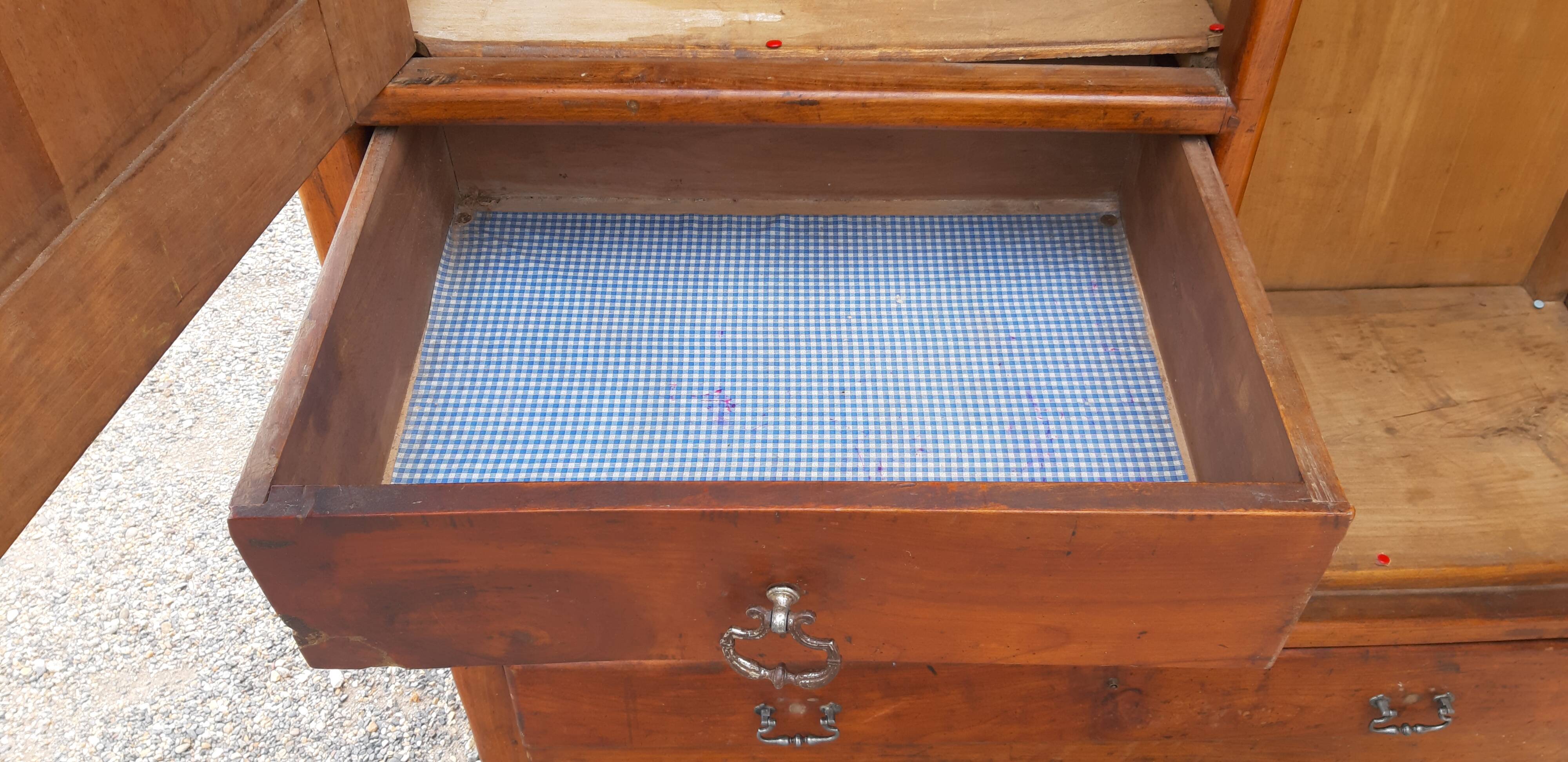 Béarnaise wardrobe in walnut 19th
