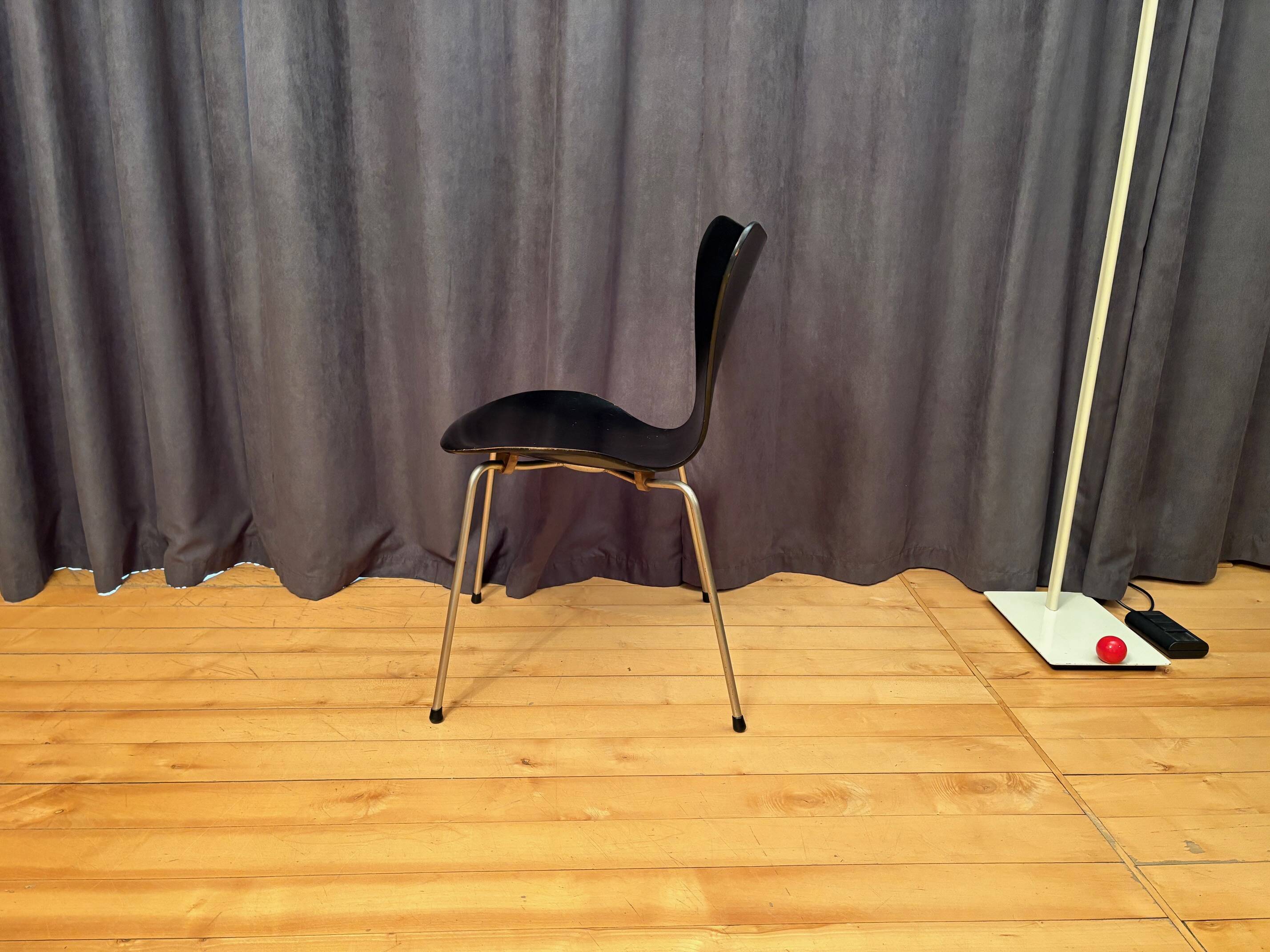 Chair model 3107 designed by Arne Jacobsen, Fritz Hansen, Denmark, 1956