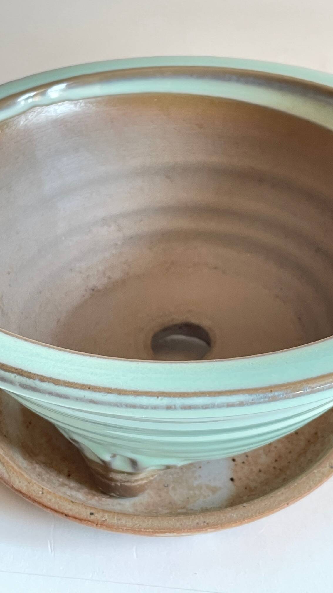 Pot tripode et soucoupe céramique vintage
