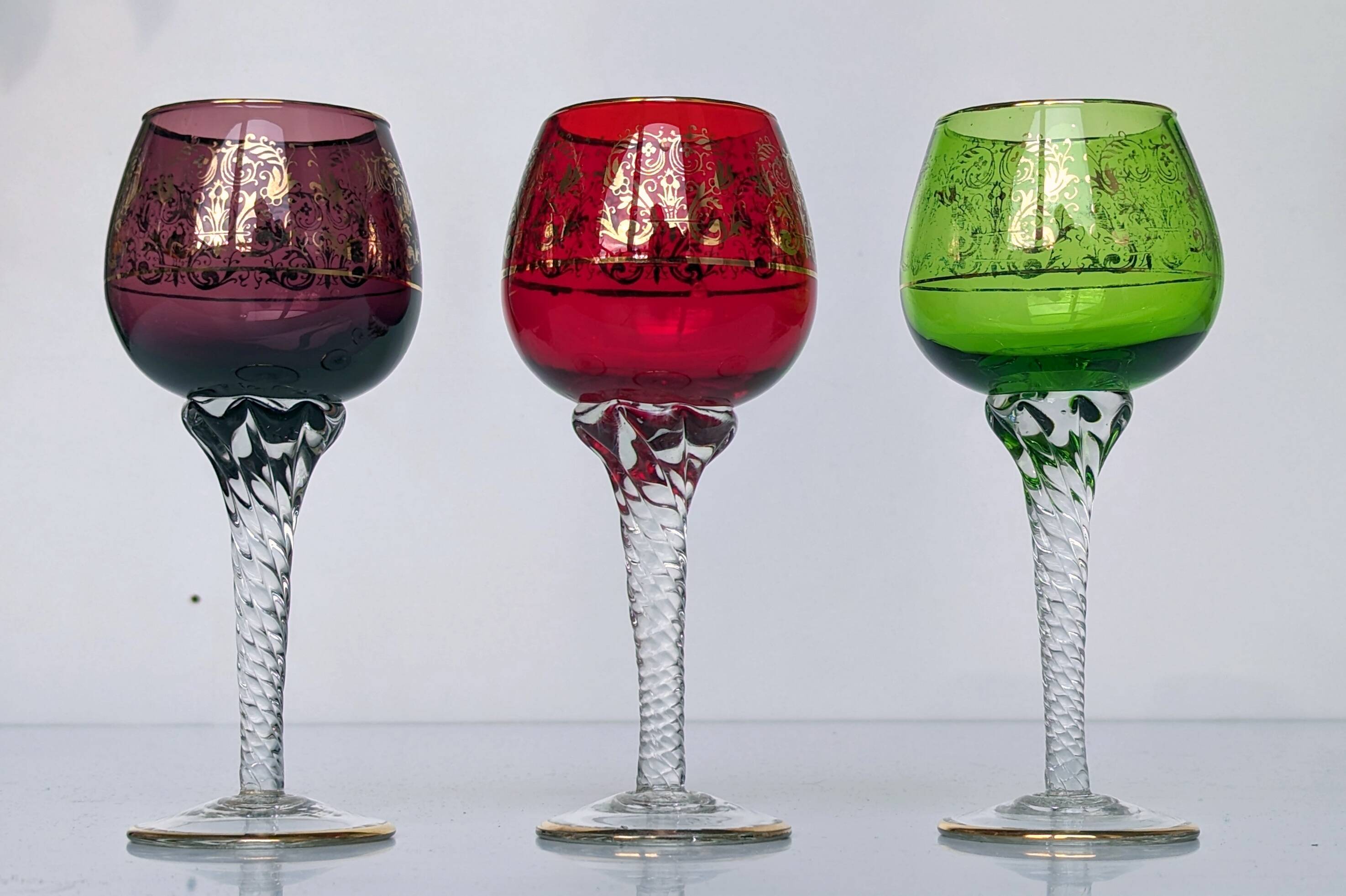 Set of 3 colored wine glasses - Ruby, red, green, gold and twisted foot