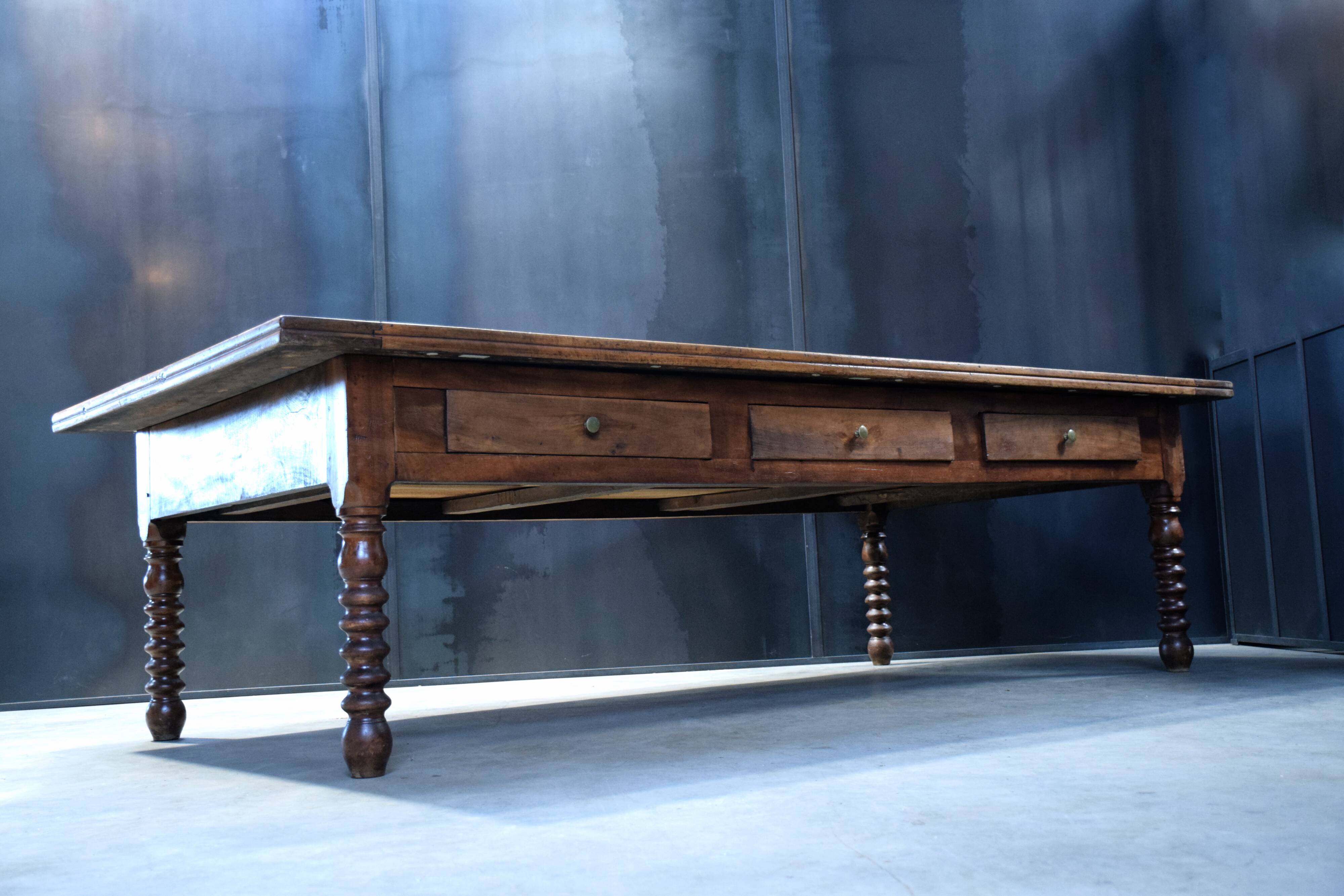 Passementier table with wooden drawers Walnut - France Lyon 1880'