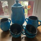 Coffee service in foam of the Vallauris sea