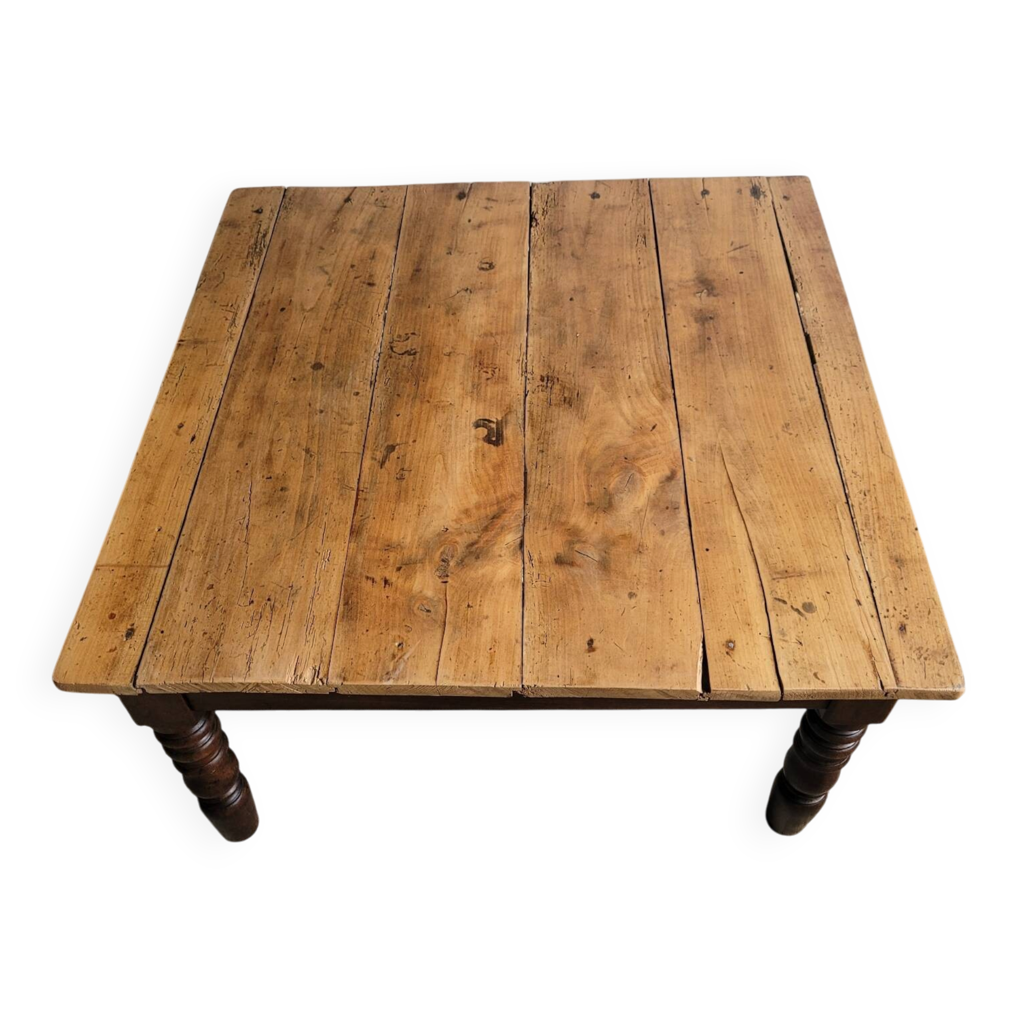 Wooden coffee table with turned legs