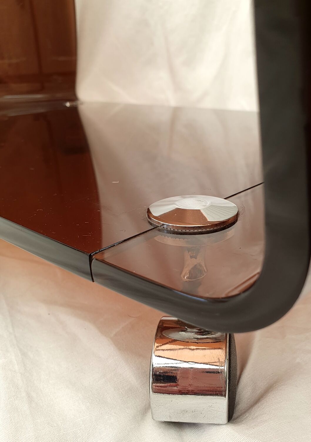 Meuble d'appoint en plexiglas fumé marron