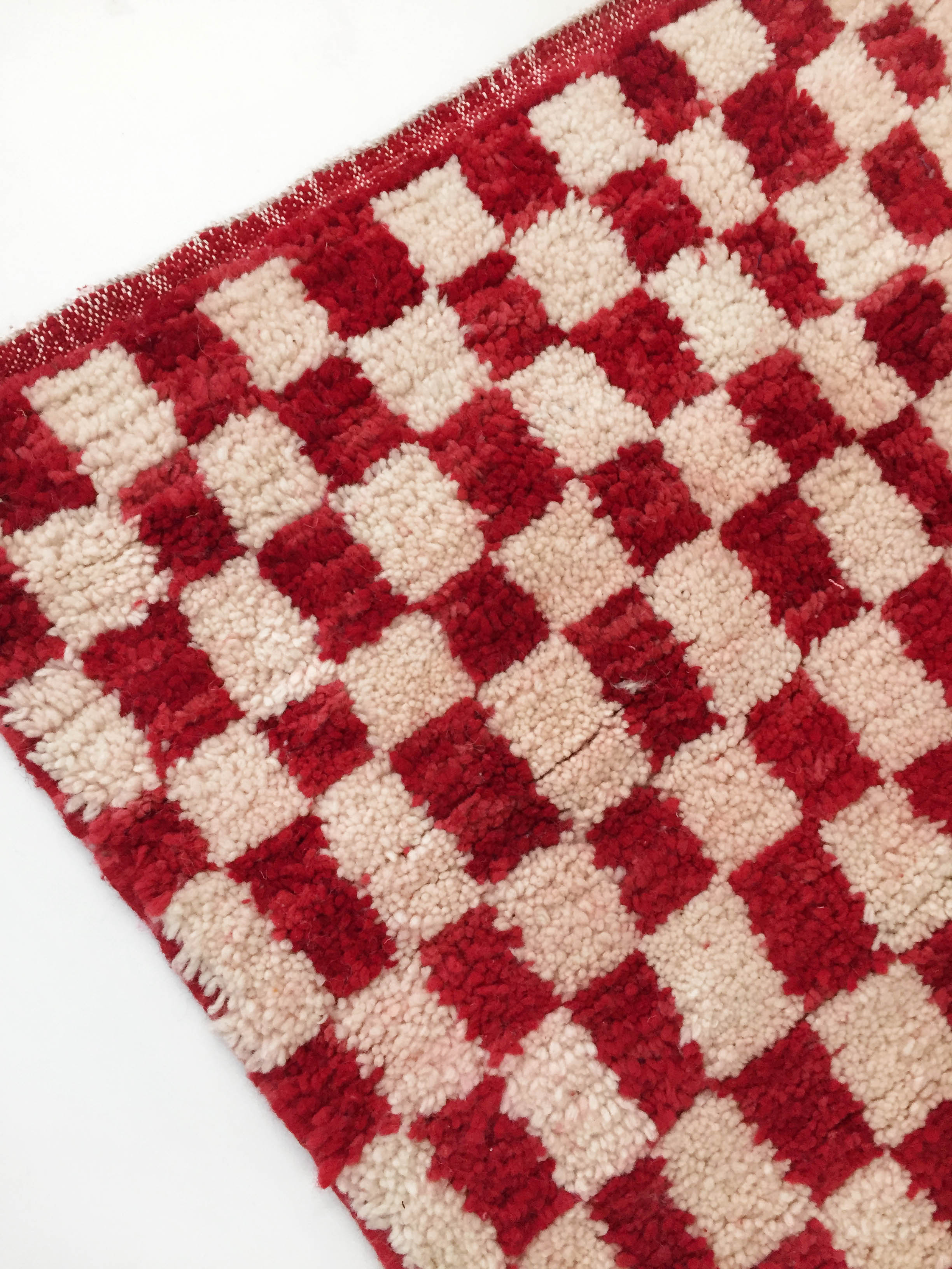 Moroccan Berber carpet boujaad ecru with red checkers 155x105cm