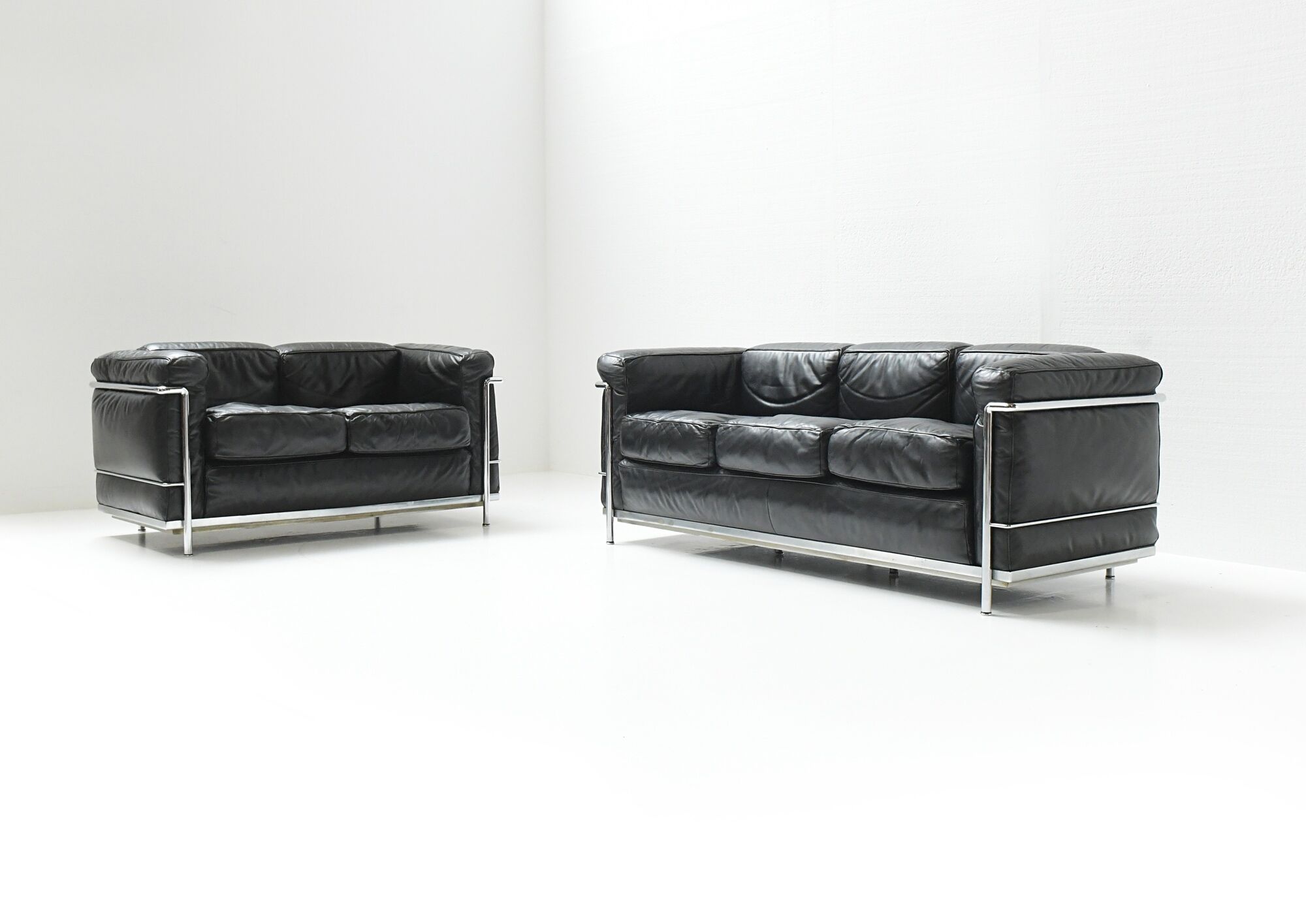 Vintage LC-2 in black leather by Le Corbusier, Jeanneret & Perriand for Cassina