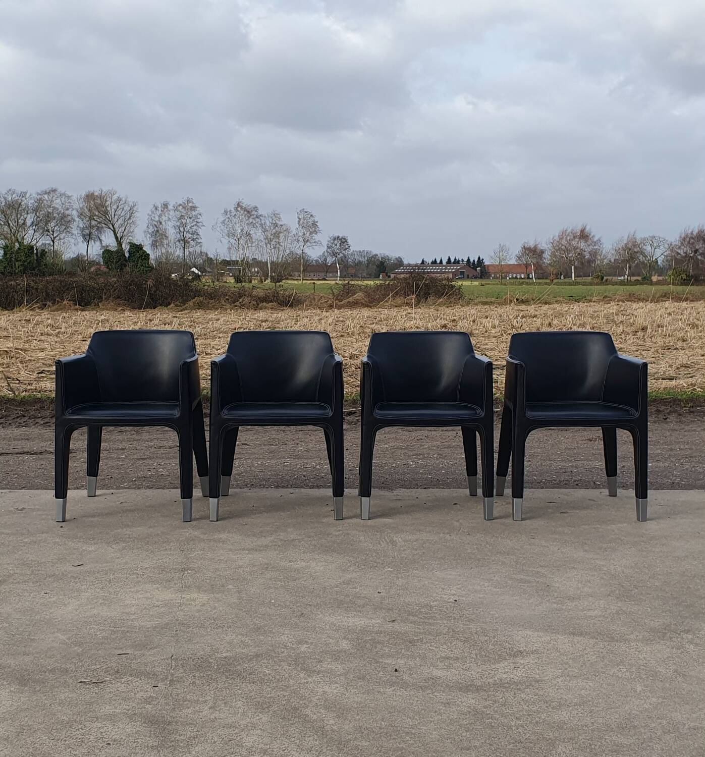 4 black armchairs Plank Claudio Bellini Mon Ami