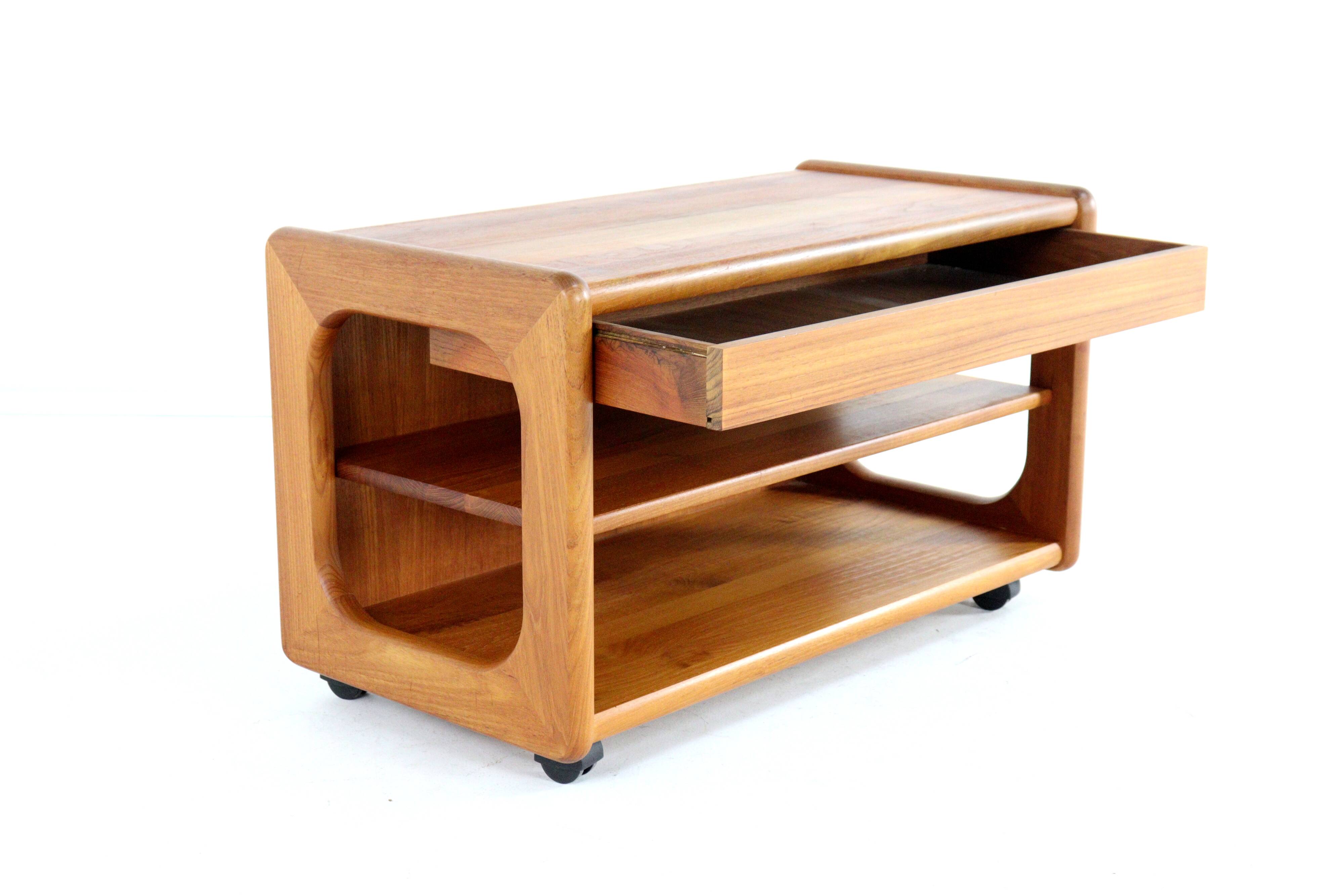 Desserte, table d'appoint vintage en teck sur roulettes, Danemark