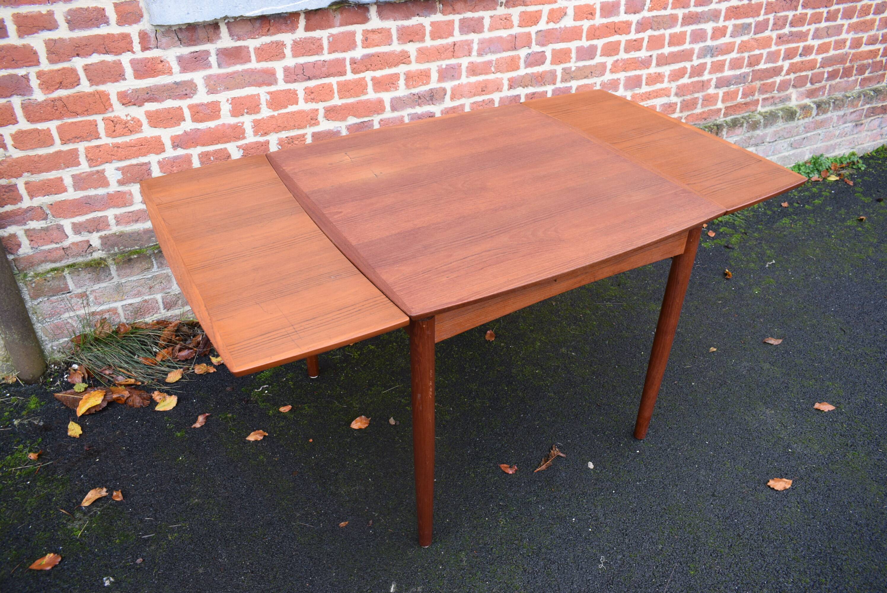 Hundevad chicken table