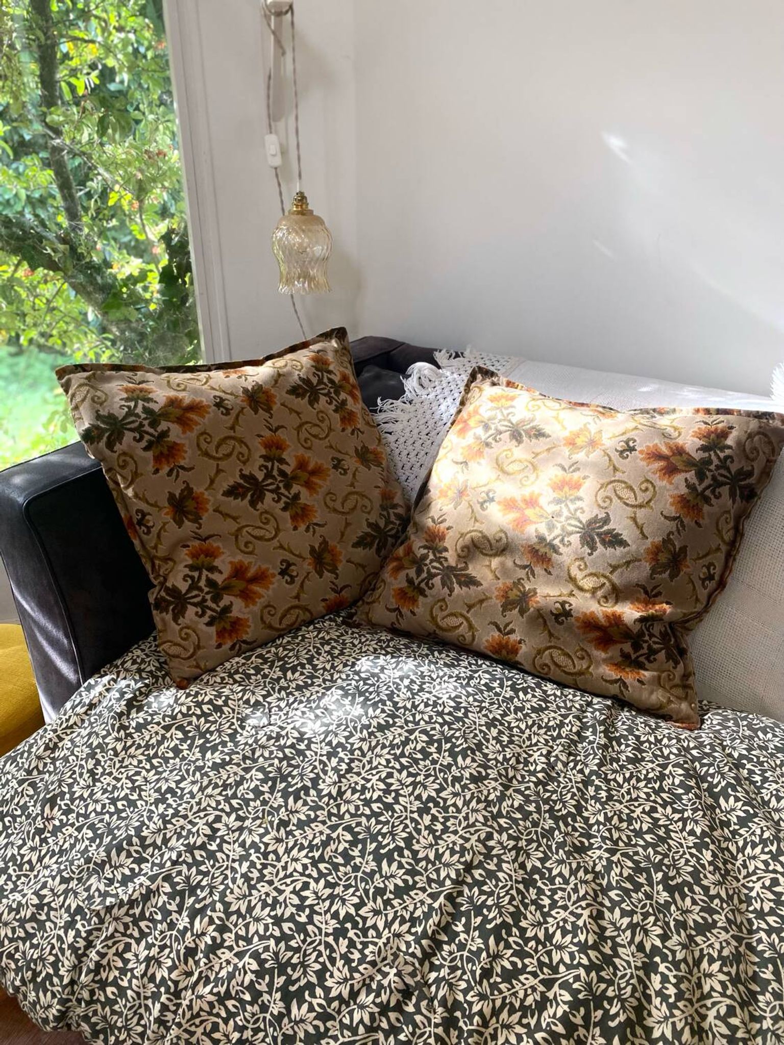 Duo of jacquard cushions 70