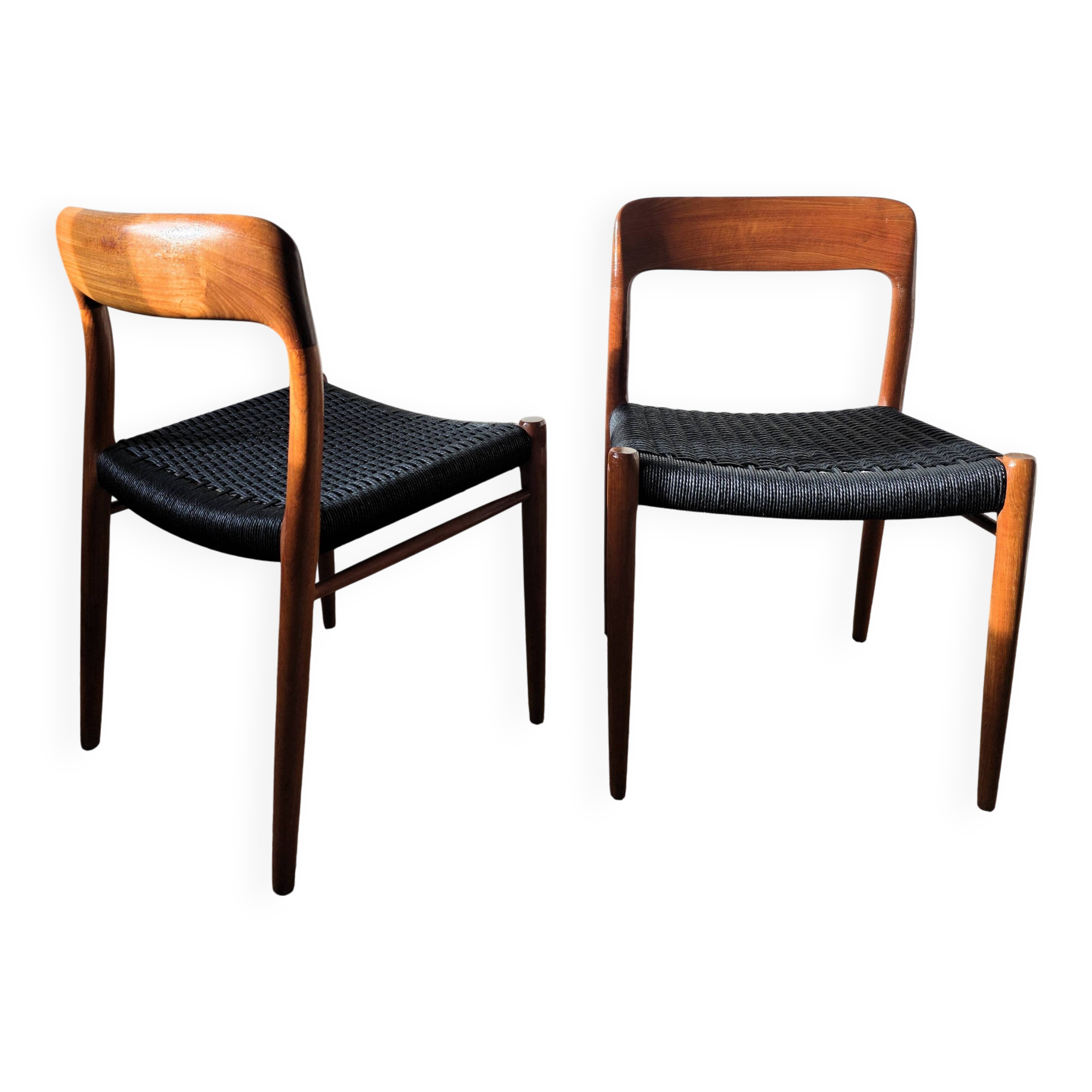 Paire de chaises Niels O. Møller modèle 75 – teck & cordage noir refait