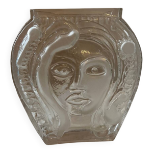 Vase en verre moulé