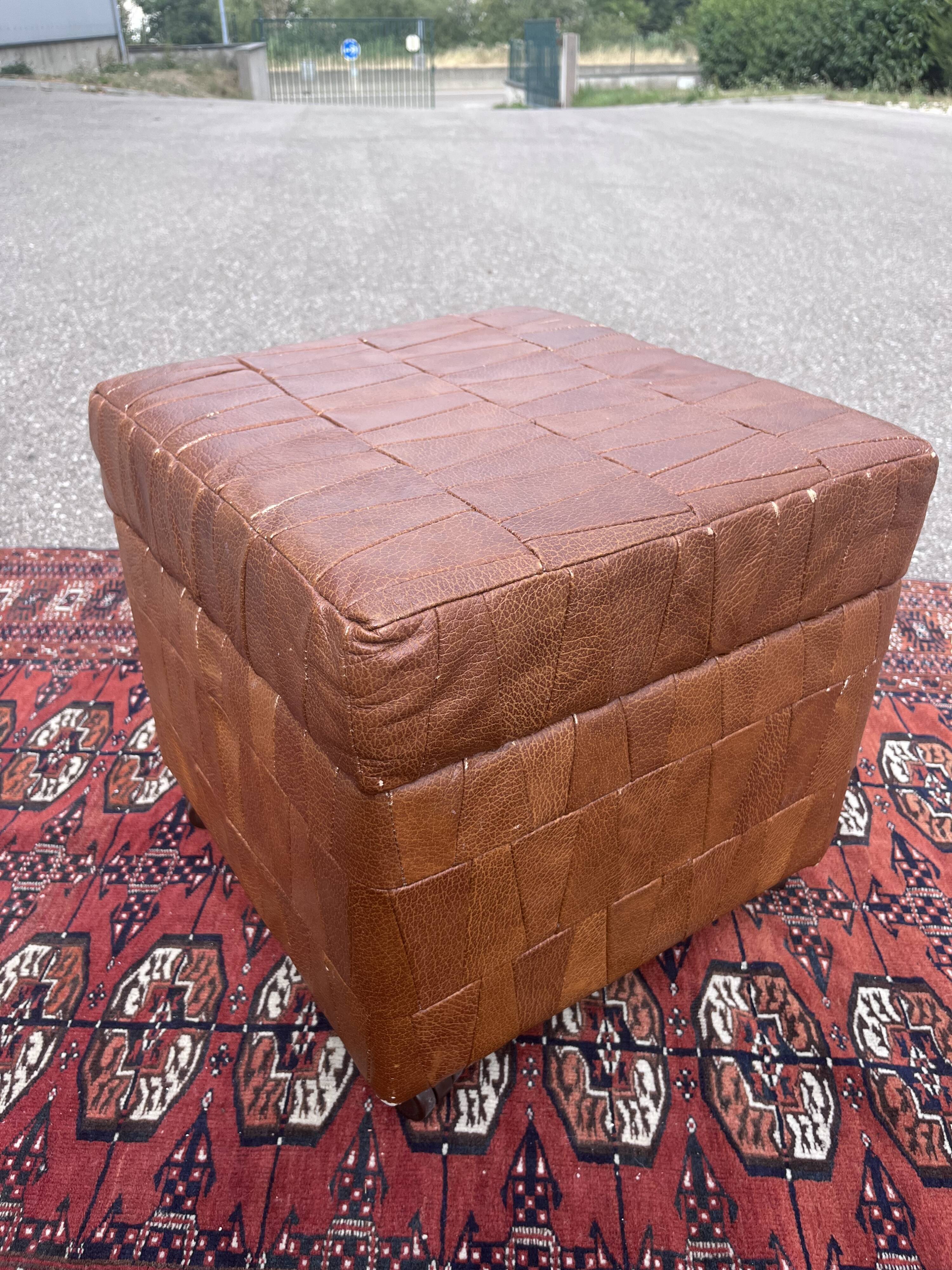Leather pouf chest 80s