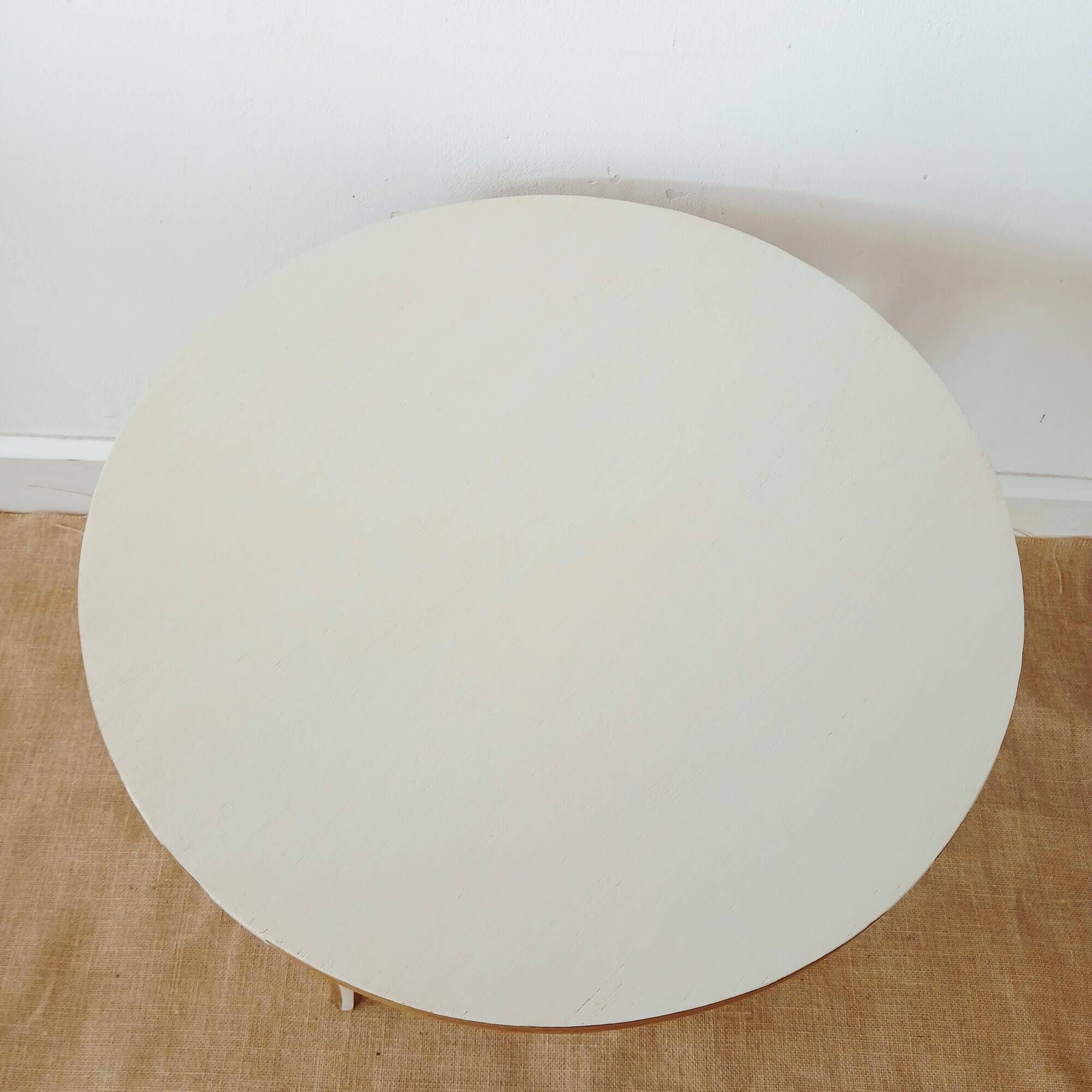 LOW TABLE WITH CURVED LEGS