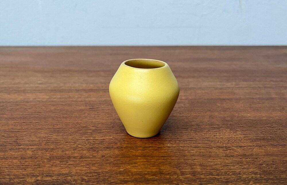 Small minimalist workshop pottery from mid-century in yellow by Bückeburg Keramik, 1960s.