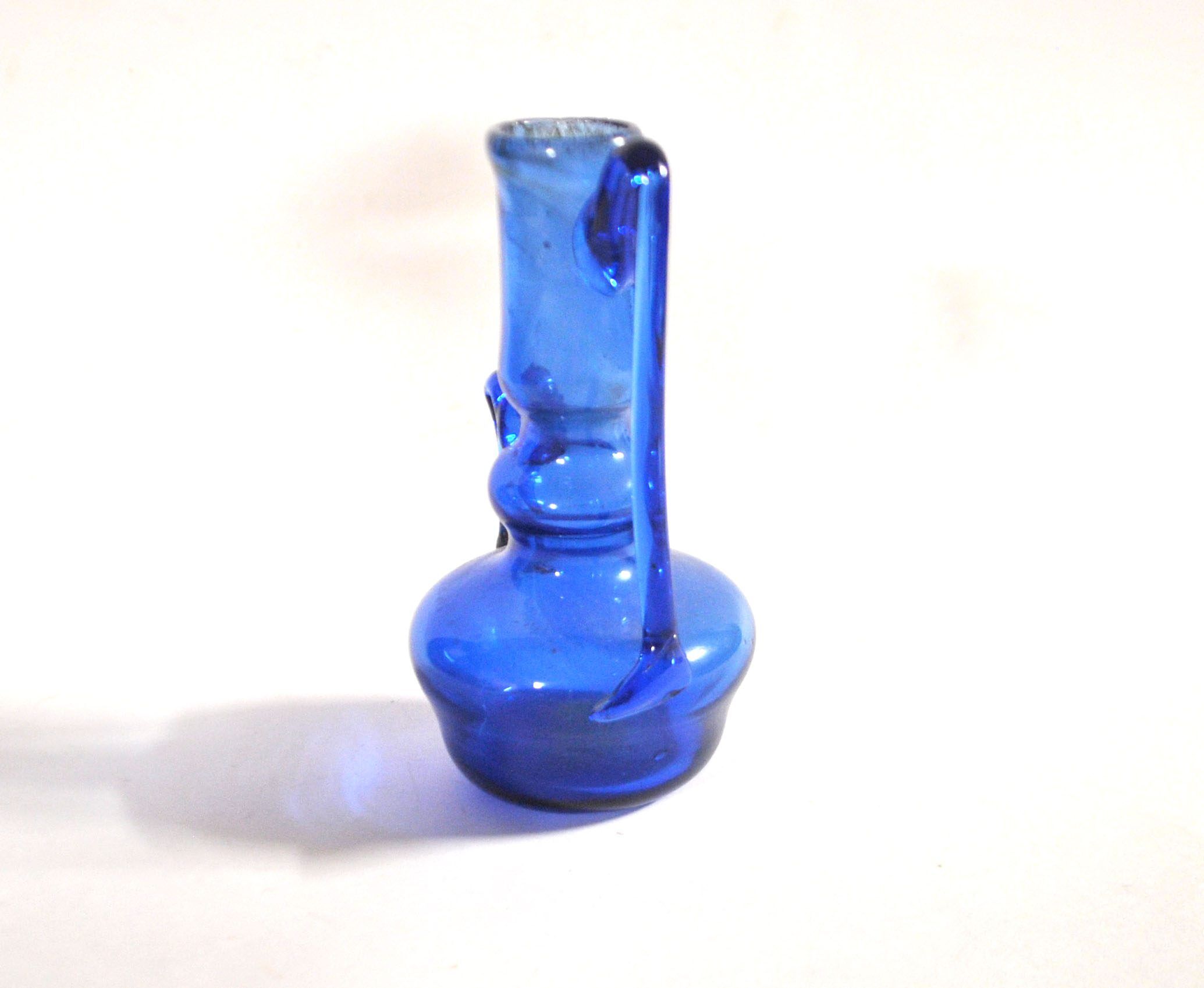 Miniature soliflore vase, antique blown glass in blue, craftsmanship from 1900.