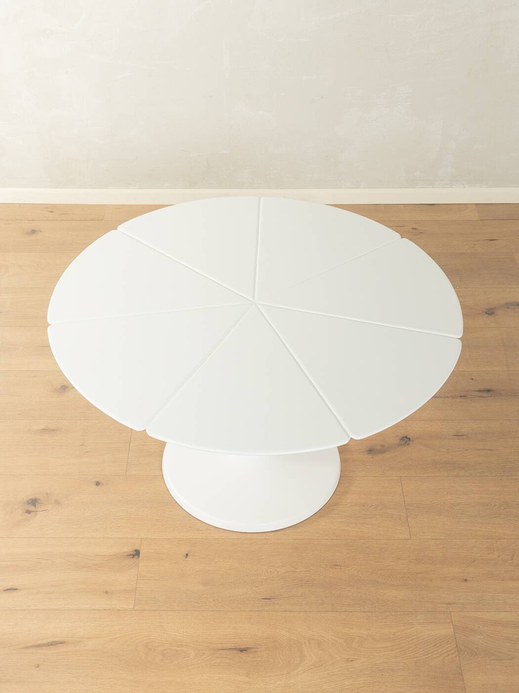 Wonderful Tulip coffee table from the 1970s