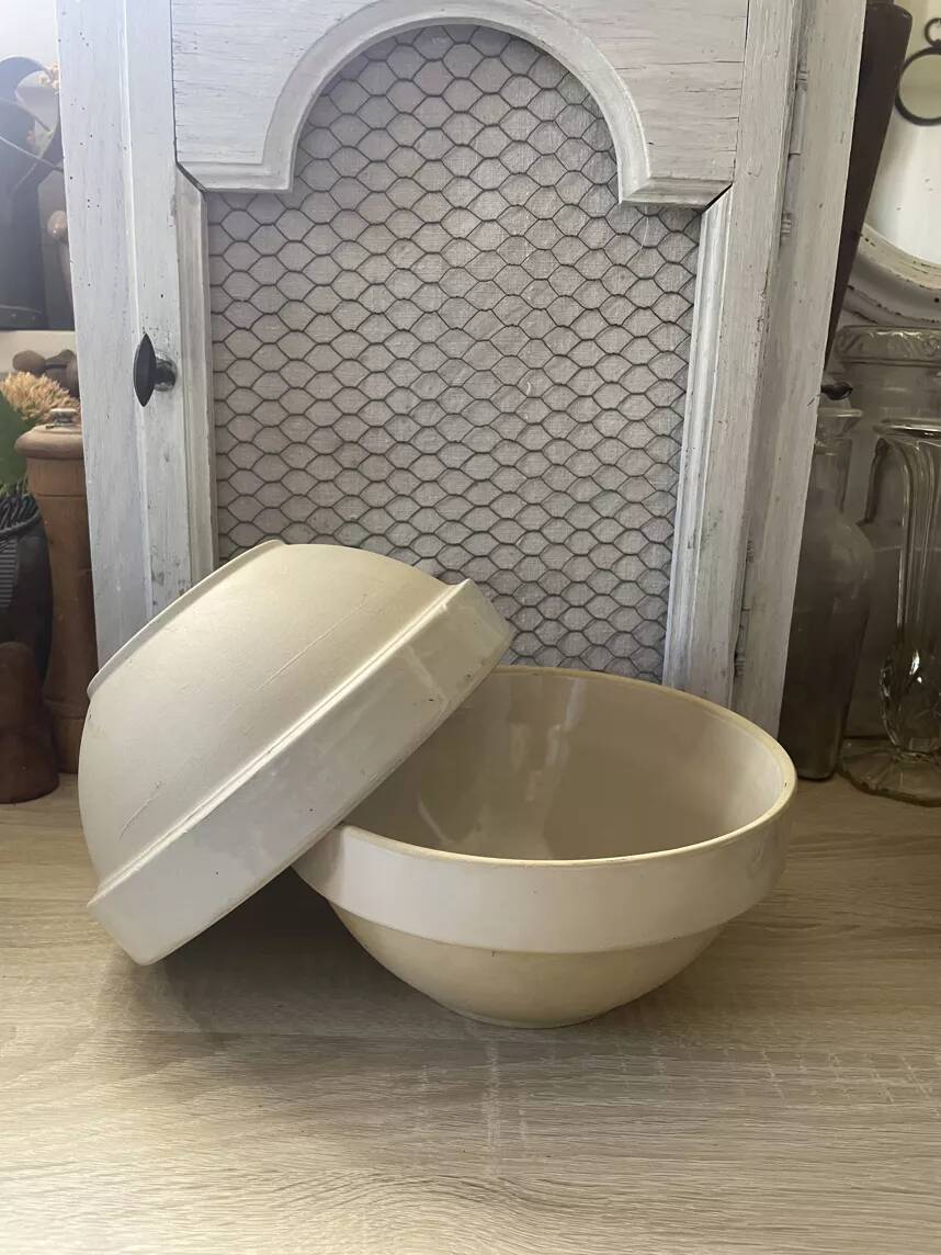 Set of two 2.5l Vintage stoneware salad bowls