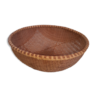 Wicker basket. Rounded.