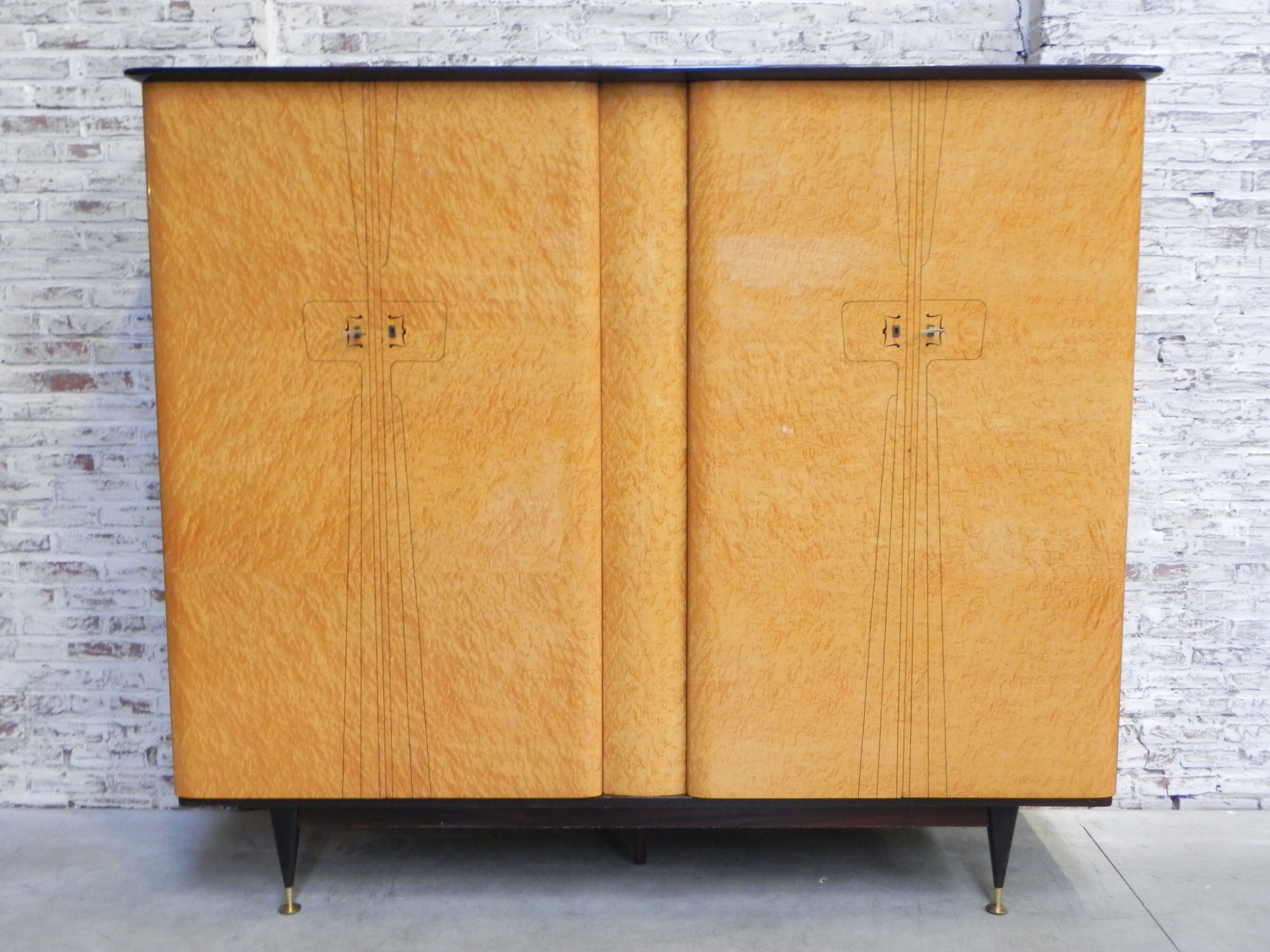 Wardrobe with 4 doors